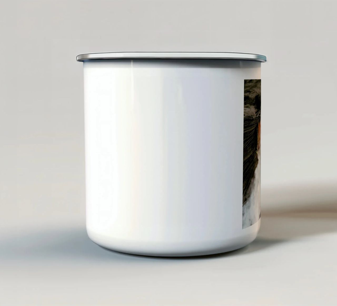 Volcano Blow tazza in smalto da Eugene Soloviev