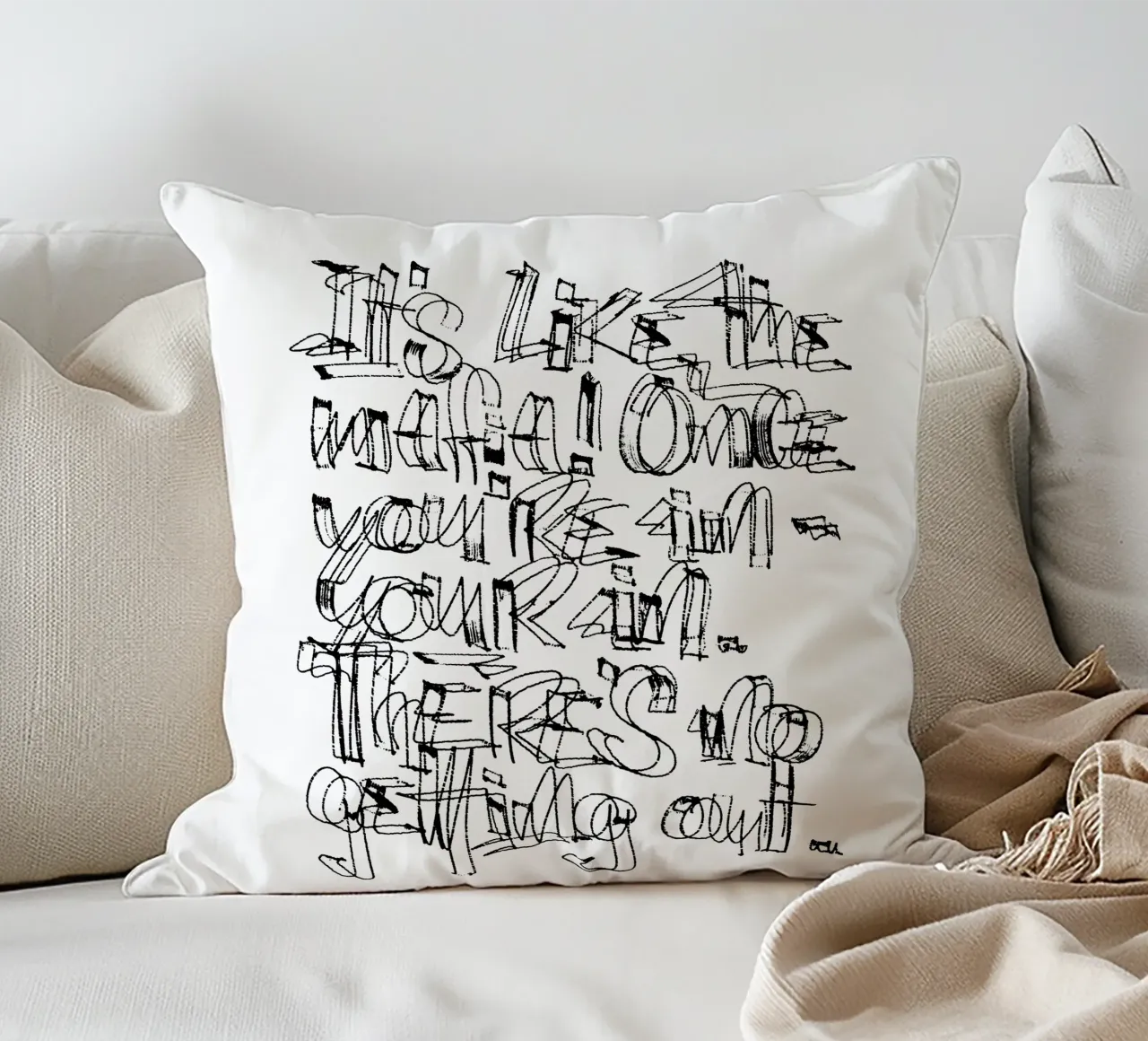 Surfing - if you are in, you are in. cuscino da LIMITED EDITION LETTERS