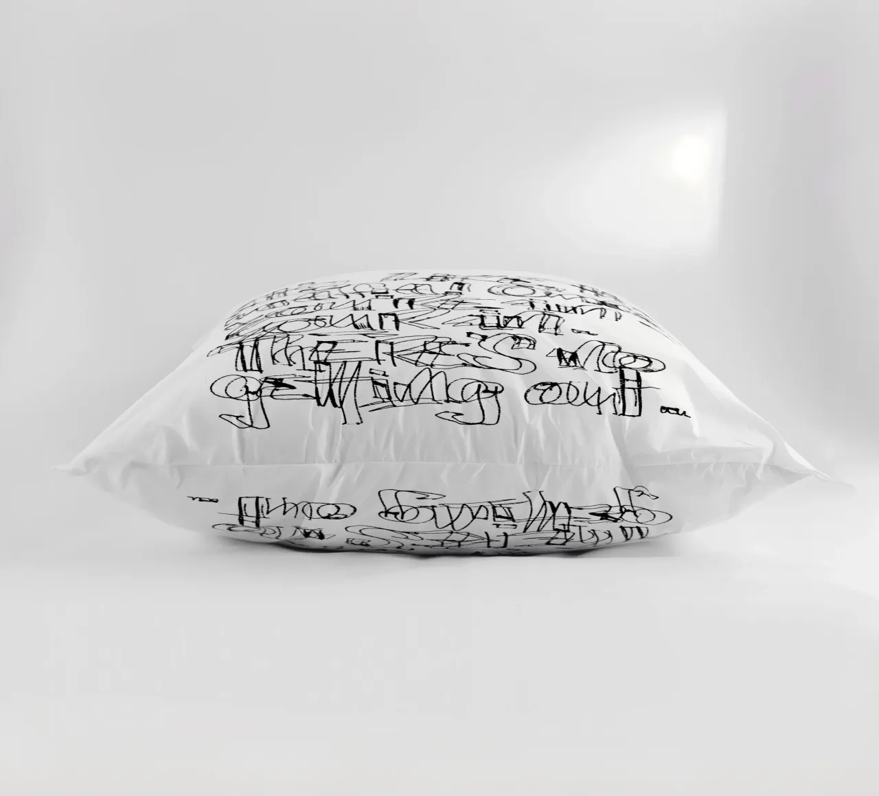 Surfing - if you are in, you are in. cuscino da LIMITED EDITION LETTERS