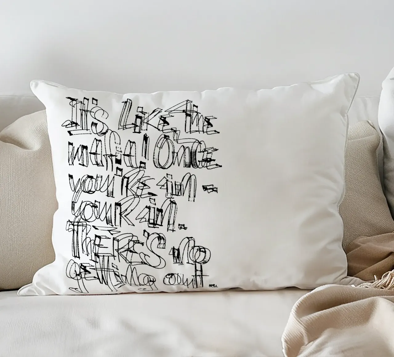 Surfing - if you are in, you are in. cuscino da LIMITED EDITION LETTERS