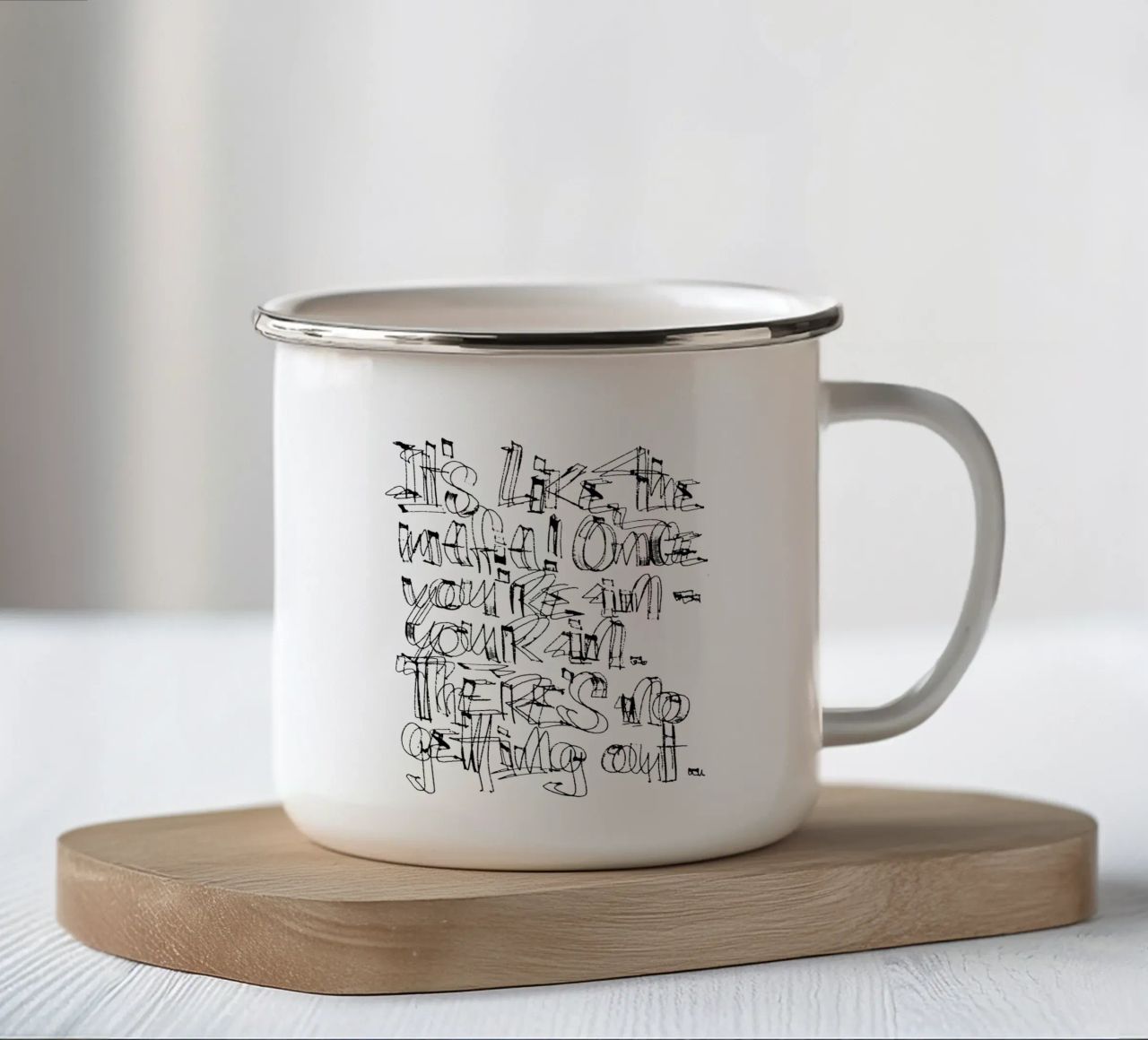 Surfing - if you are in, you are in. tazza in smalto da LIMITED EDITION LETTERS