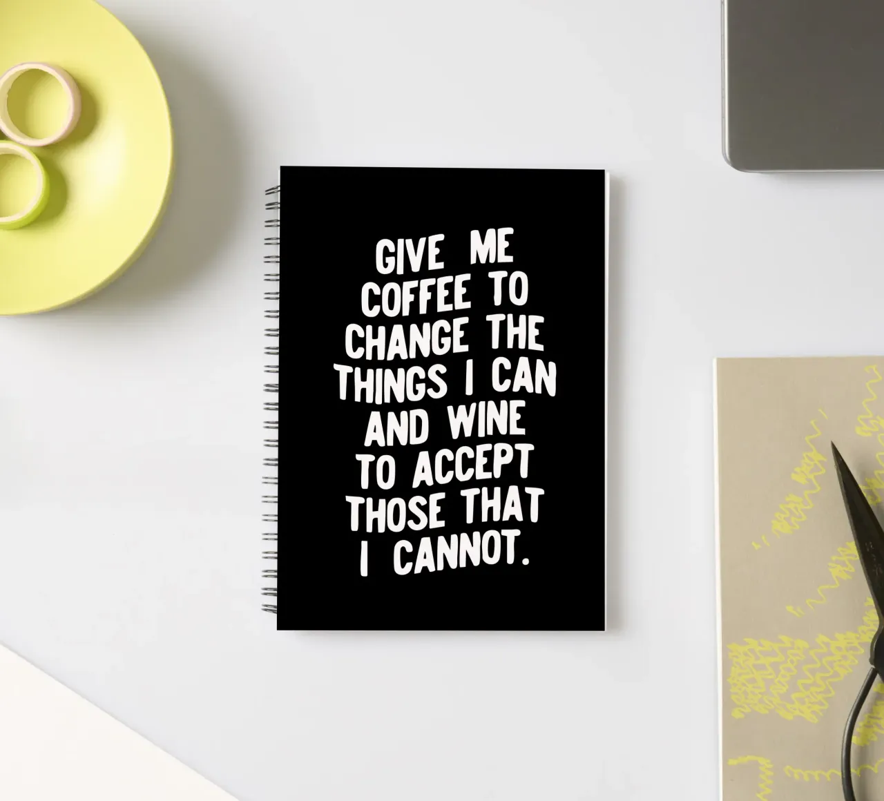 Gib mir Kaffee, um die Dinge zu ändern, die ich ändern kann, und Wein, um sie zu akzeptieren Ringbuch von THE MOTIVATED TYPE