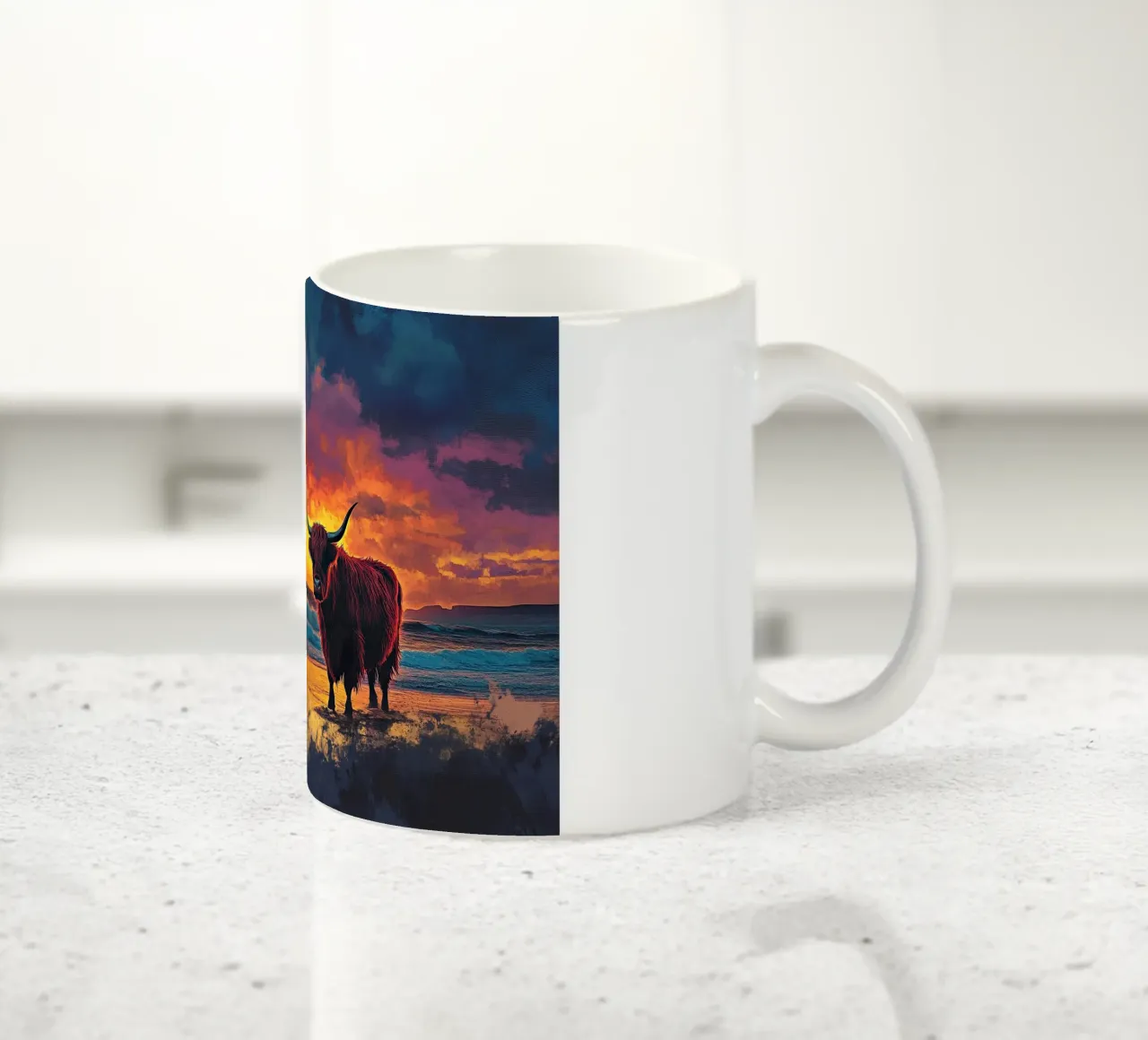 Mucca Highland am Strand tazza in ceramica da Nikis Art Studio