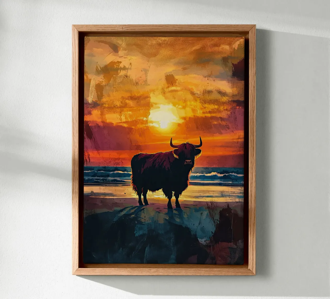 Mucca Highland am Meer tela con Cornice a cassetta da Nikis Art Studio