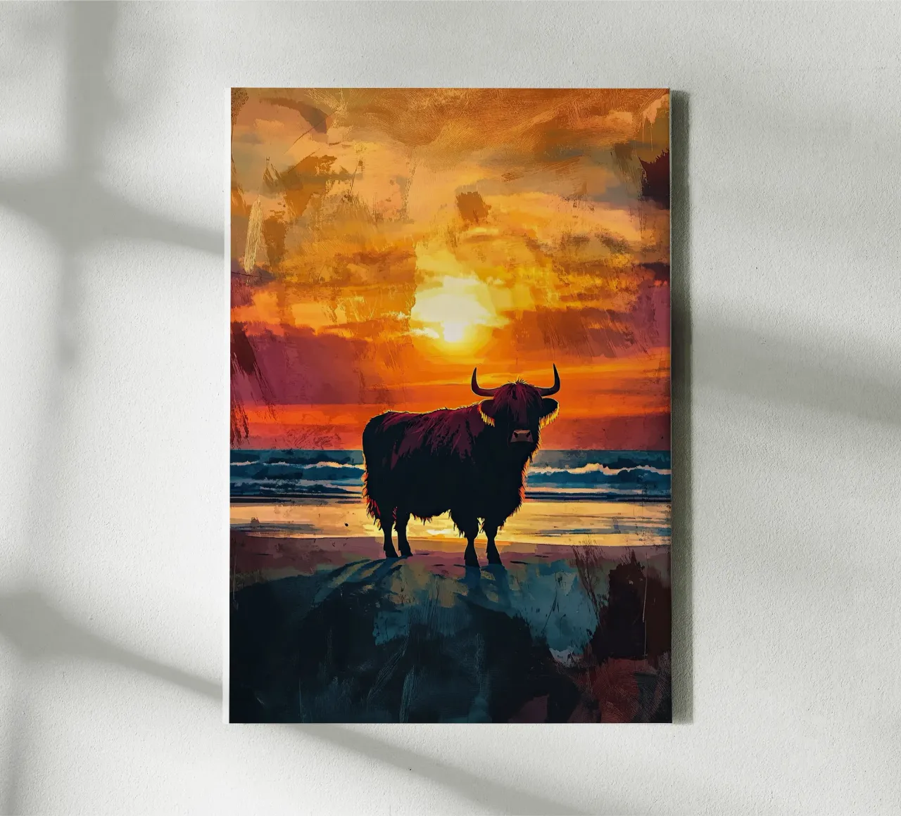 Mucca Highland am Meer tela con Cornice a cassetta da Nikis Art Studio