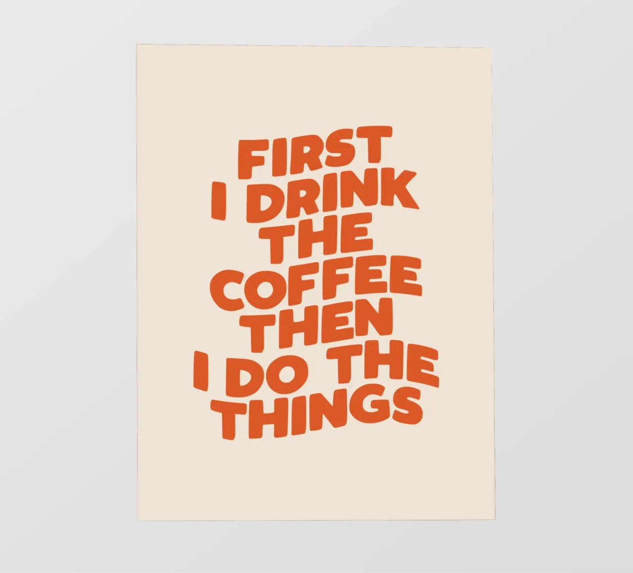 Prima bevo il caffè e poi faccio le cose che mi interessano Witty Design telo in pvc da THE MOTIVATED TYPE