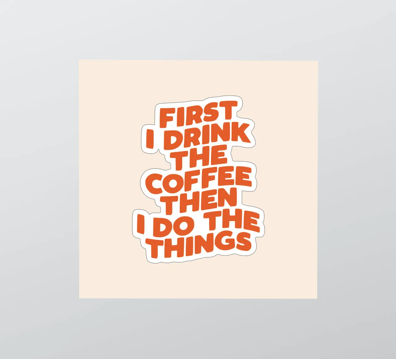 Erst trinke ich den Kaffee, dann mache ich die Dinge Witziges Design Sticker von THE MOTIVATED TYPE