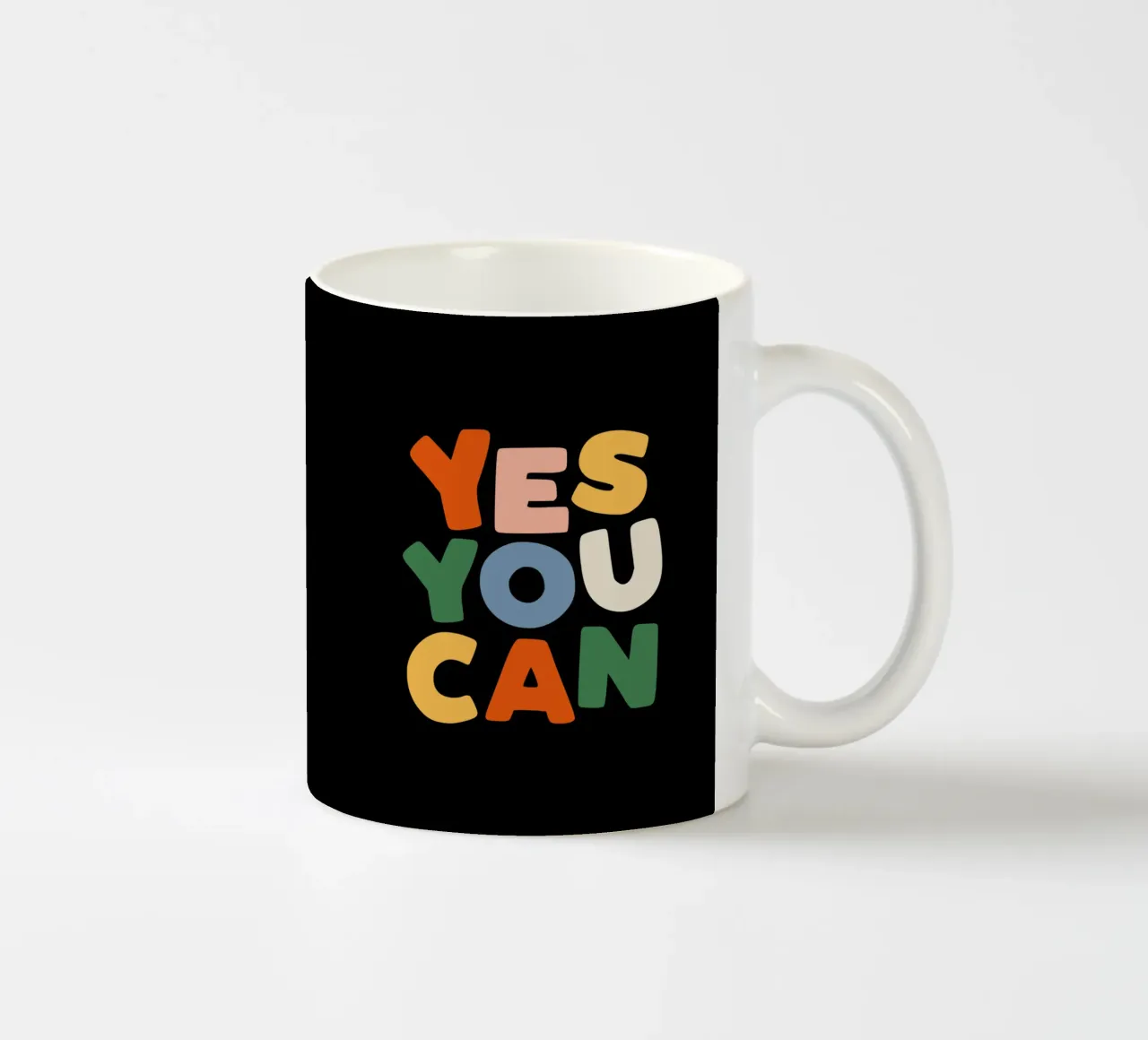 Yes You Can Design tipografico colorato tazza in ceramica da THE MOTIVATED TYPE