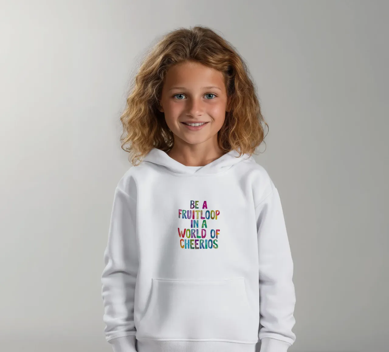 Sii un Fruitloop in un mondo di Cheerios Tipografia arcobaleno felpa bambino con cappuccio da THE MOTIVATED TYPE