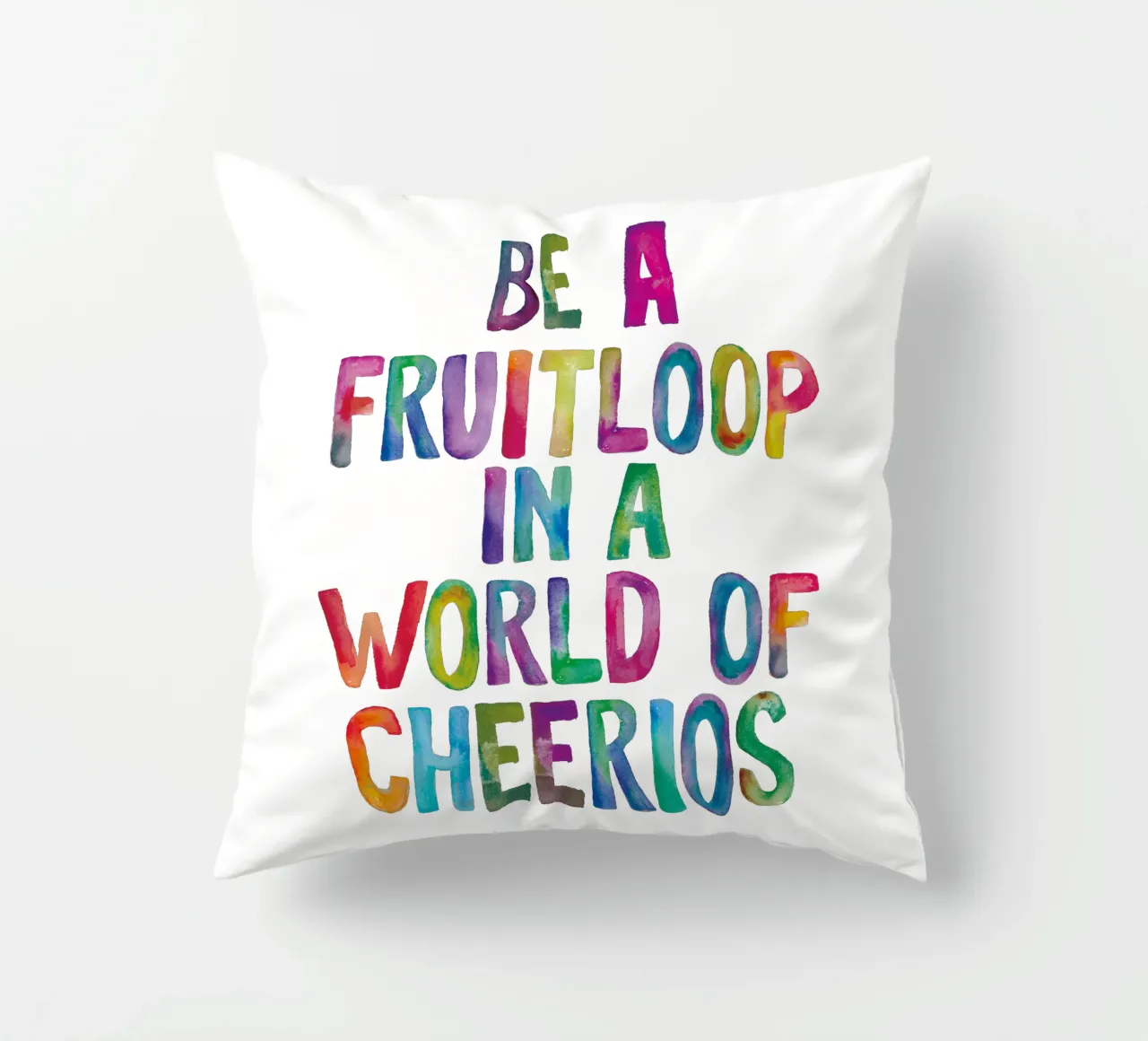 Sii un Fruitloop in un mondo di Cheerios Tipografia arcobaleno cuscino da THE MOTIVATED TYPE