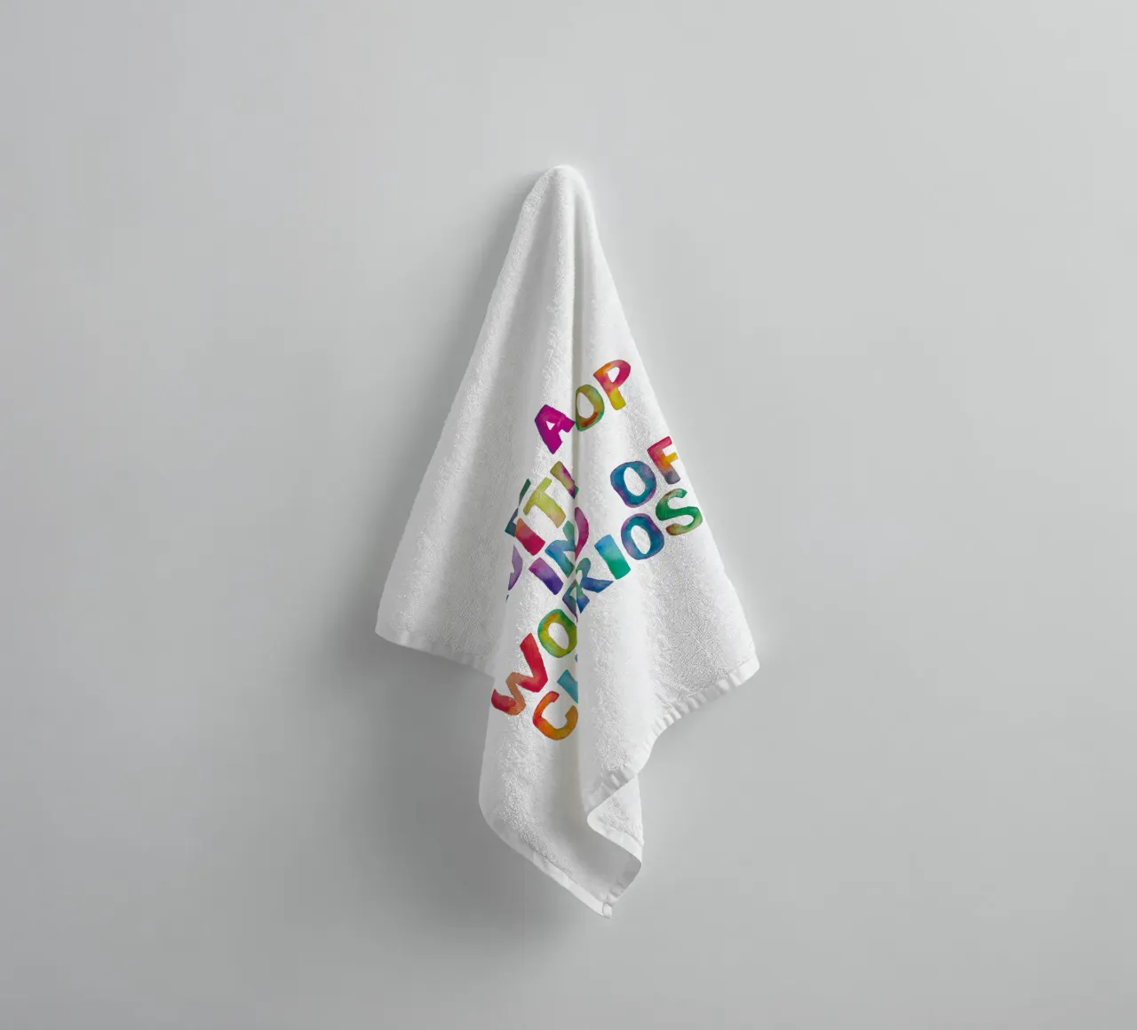 Soyez un Fruitloop dans un monde de Cheerios Typographie arc-en-ciel serviette de bain de THE MOTIVATED TYPE