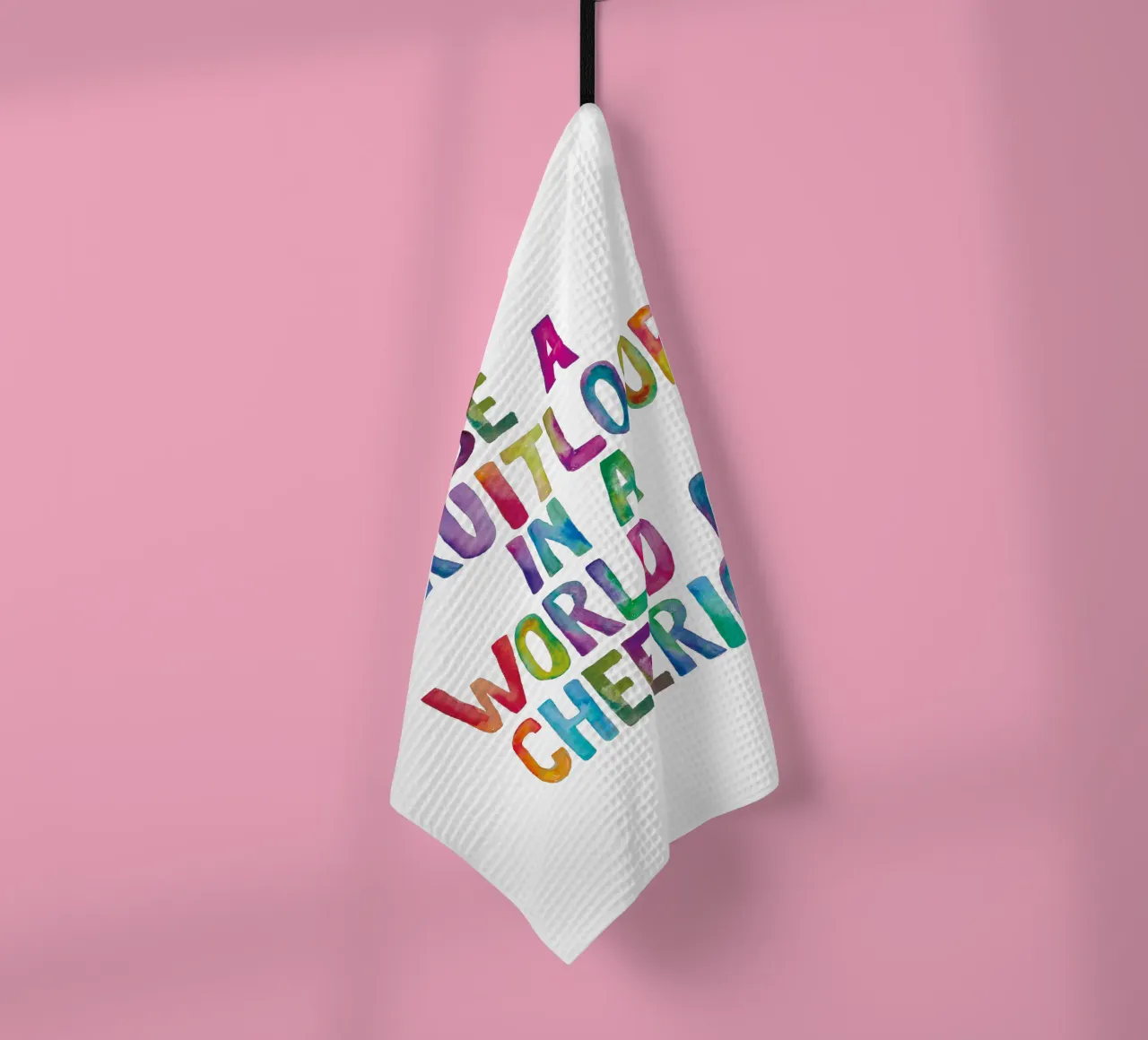 Soyez un Fruitloop dans un monde de Cheerios Typographie arc-en-ciel torchon de THE MOTIVATED TYPE