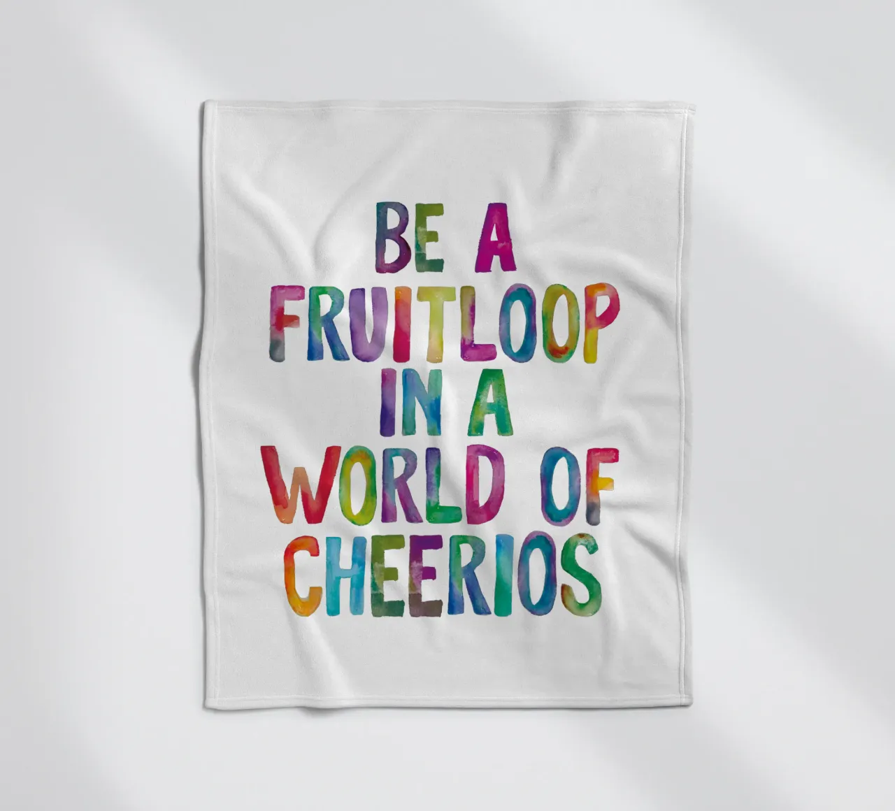 Sii un Fruitloop in un mondo di Cheerios Tipografia arcobaleno coperta in pile da THE MOTIVATED TYPE
