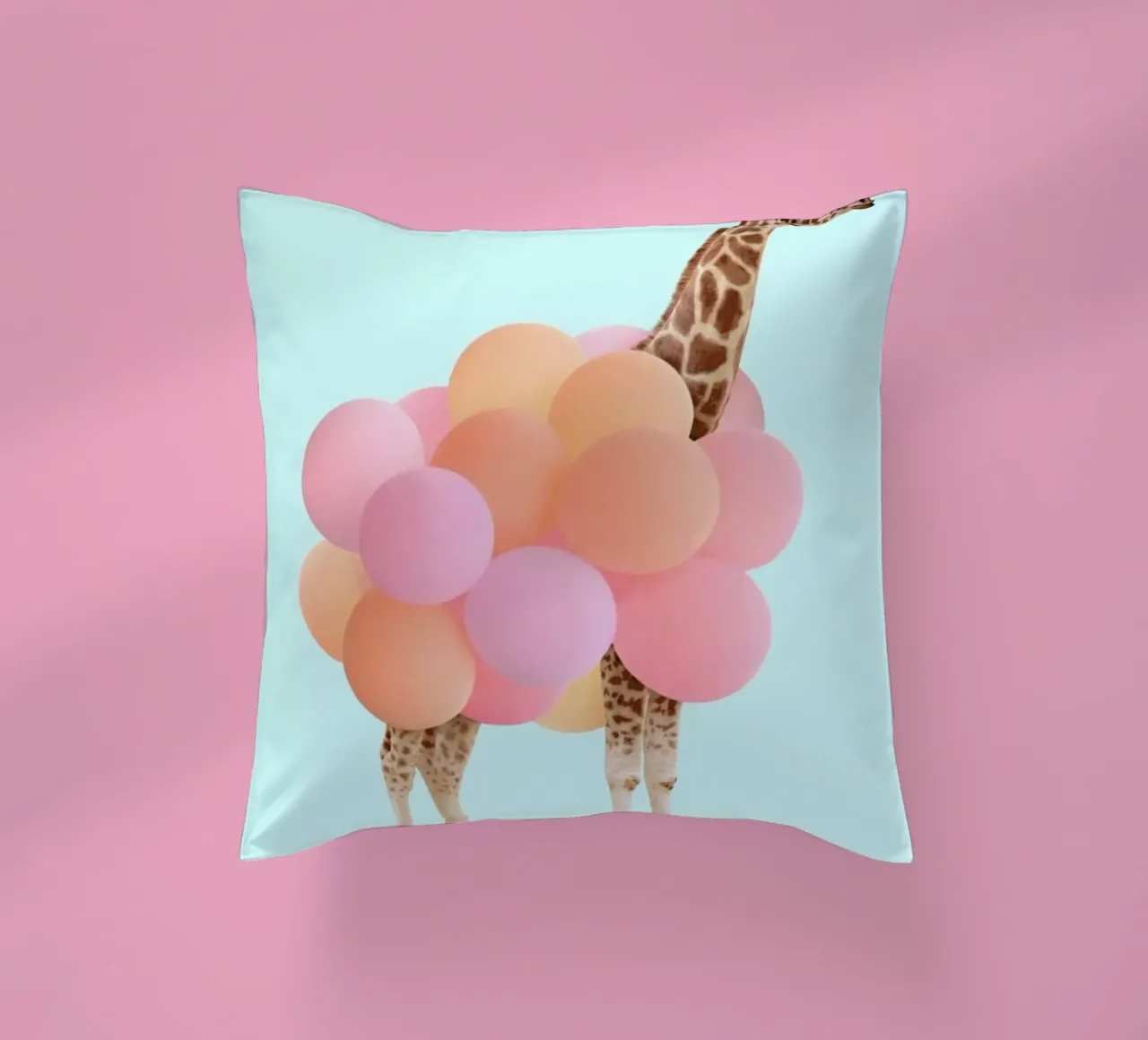 Party Giraffe cuscino da Paul Fuentes Design