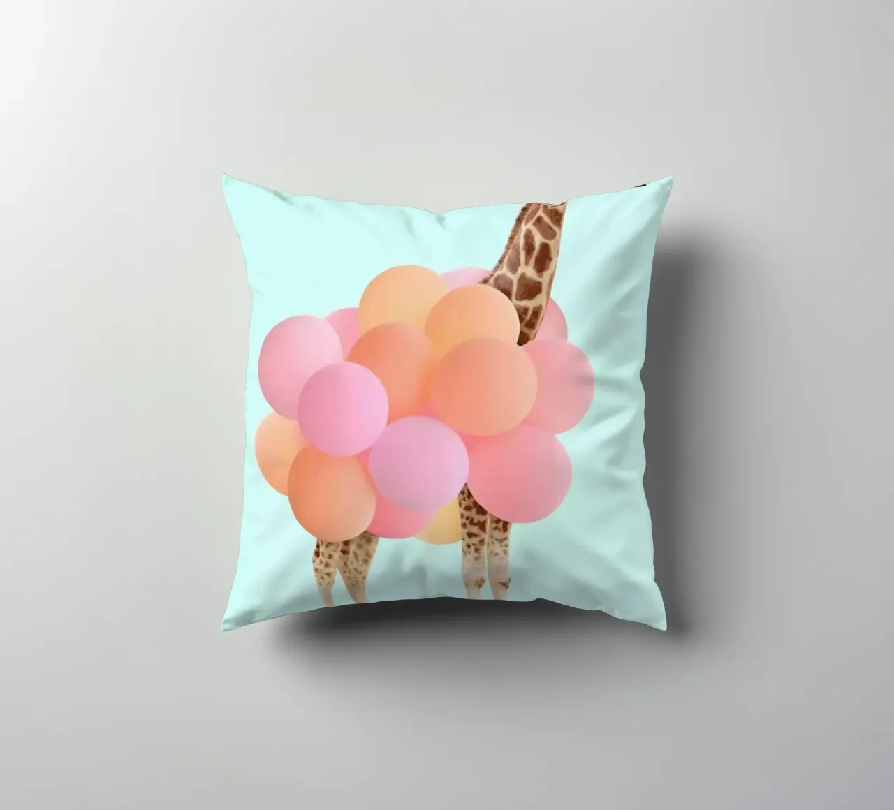 Party Giraffe cuscino da Paul Fuentes Design