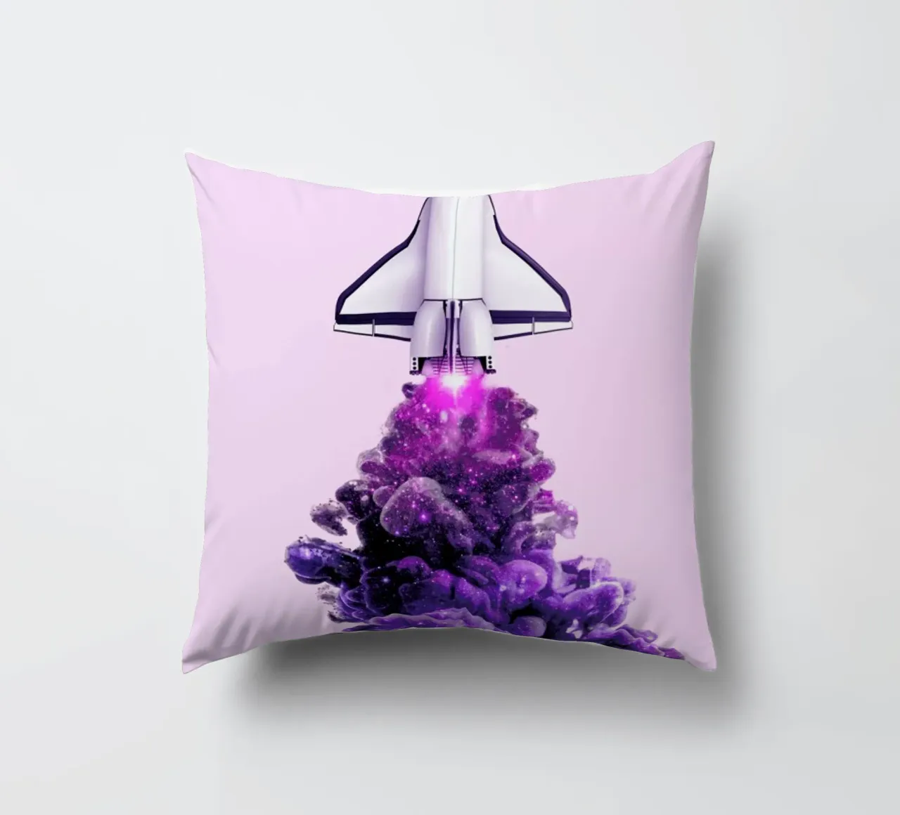 Spaceship Kissen von Paul Fuentes Design
