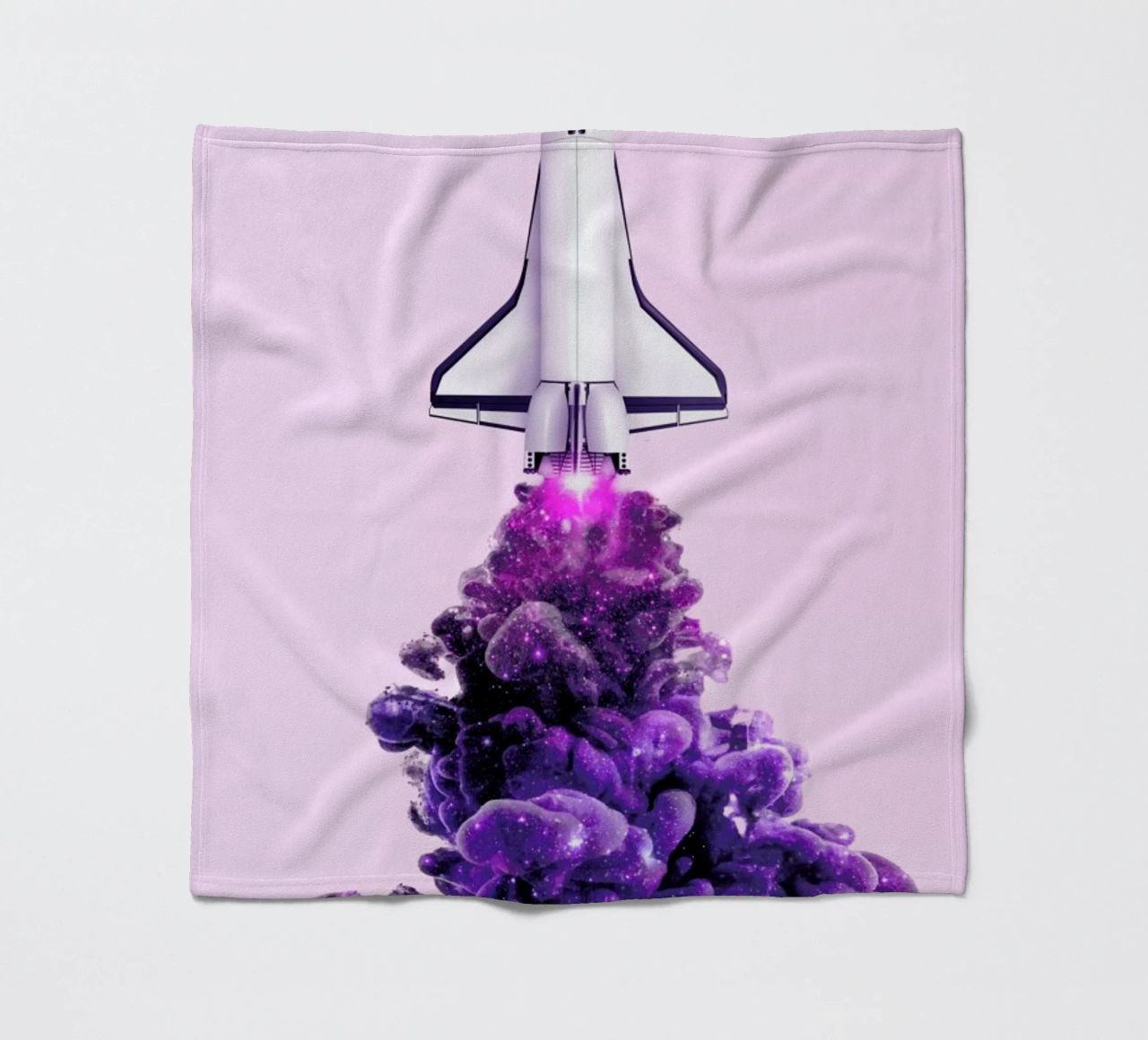 Spaceship coperta in pile da Paul Fuentes Design