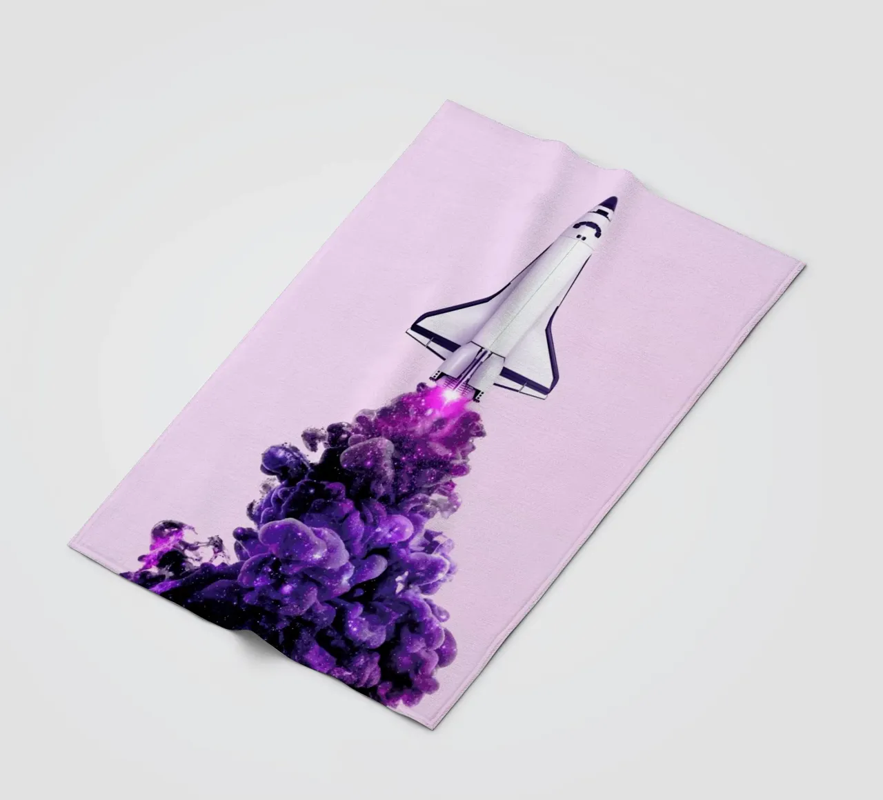 Spaceship coperta in pile da Paul Fuentes Design