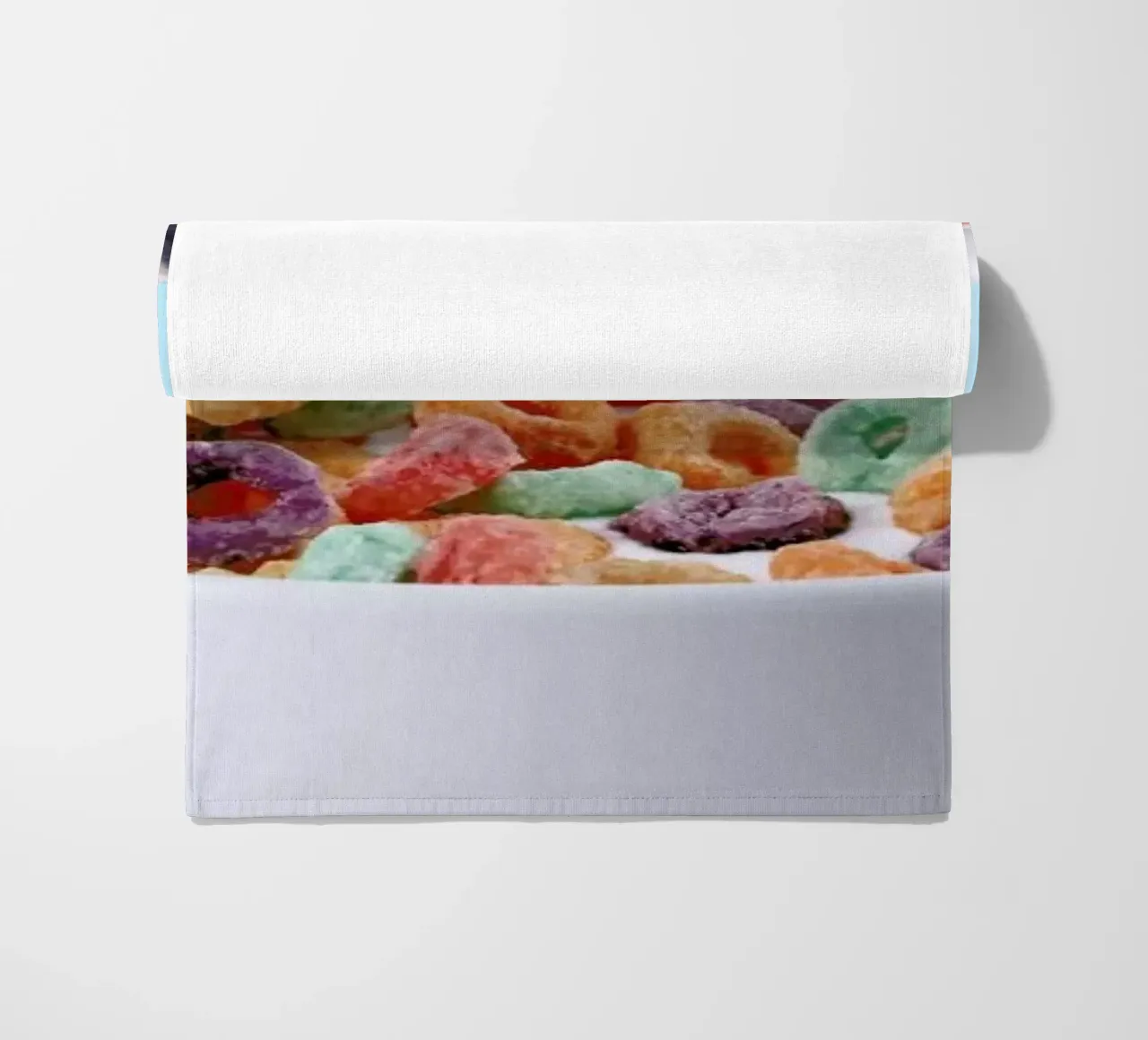 Whale Cereal telo mare da Paul Fuentes Design