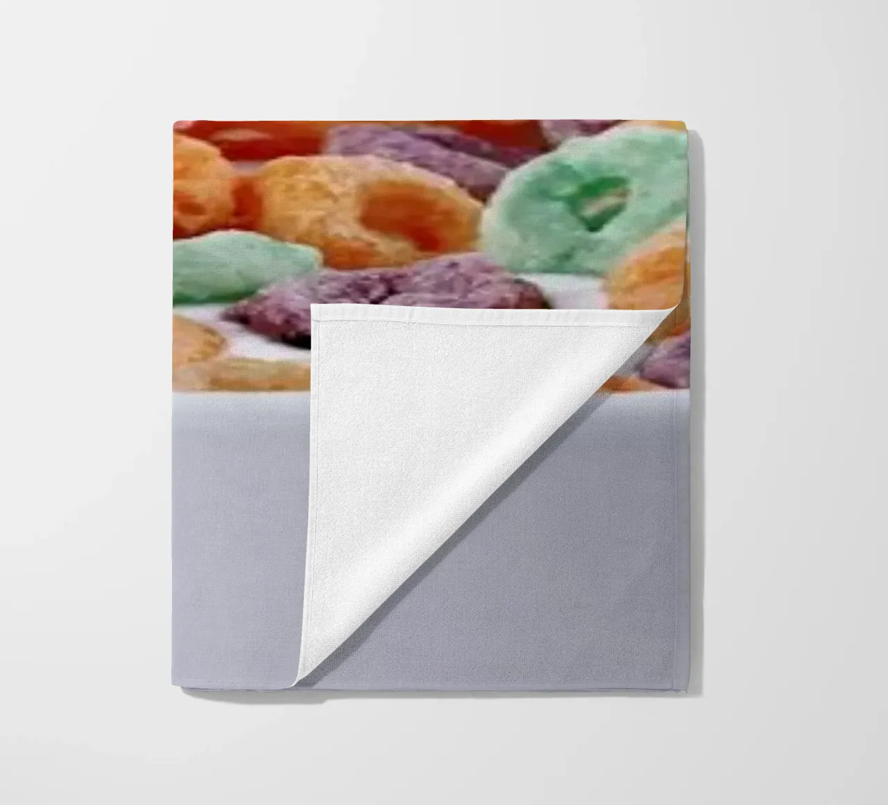 Whale Cereal telo mare da Paul Fuentes Design