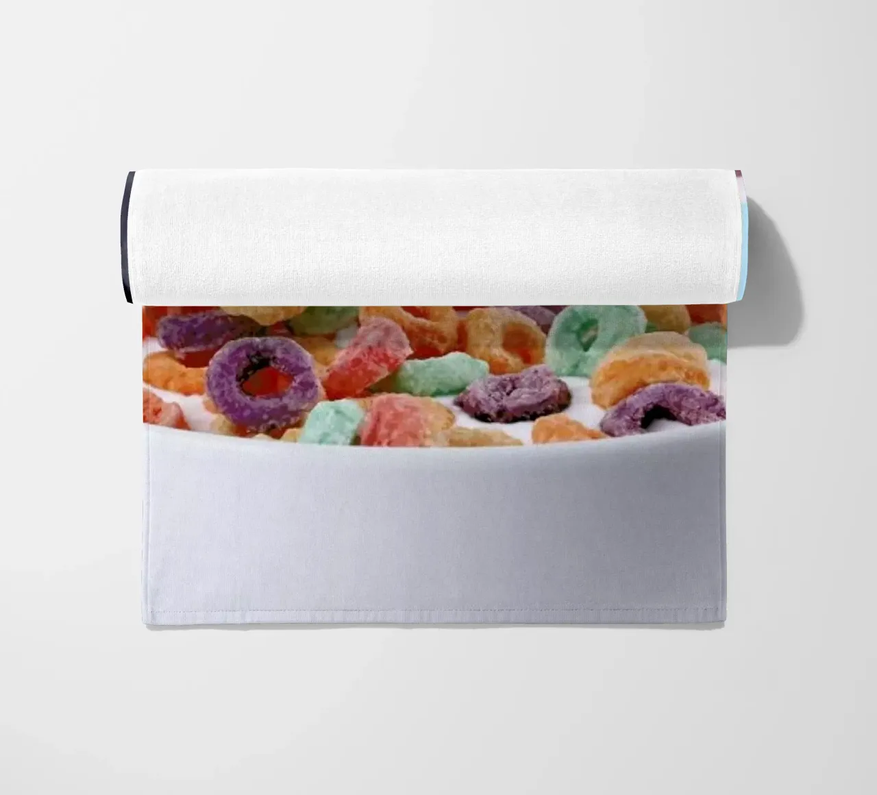 Whale Cereal telo mare da Paul Fuentes Design