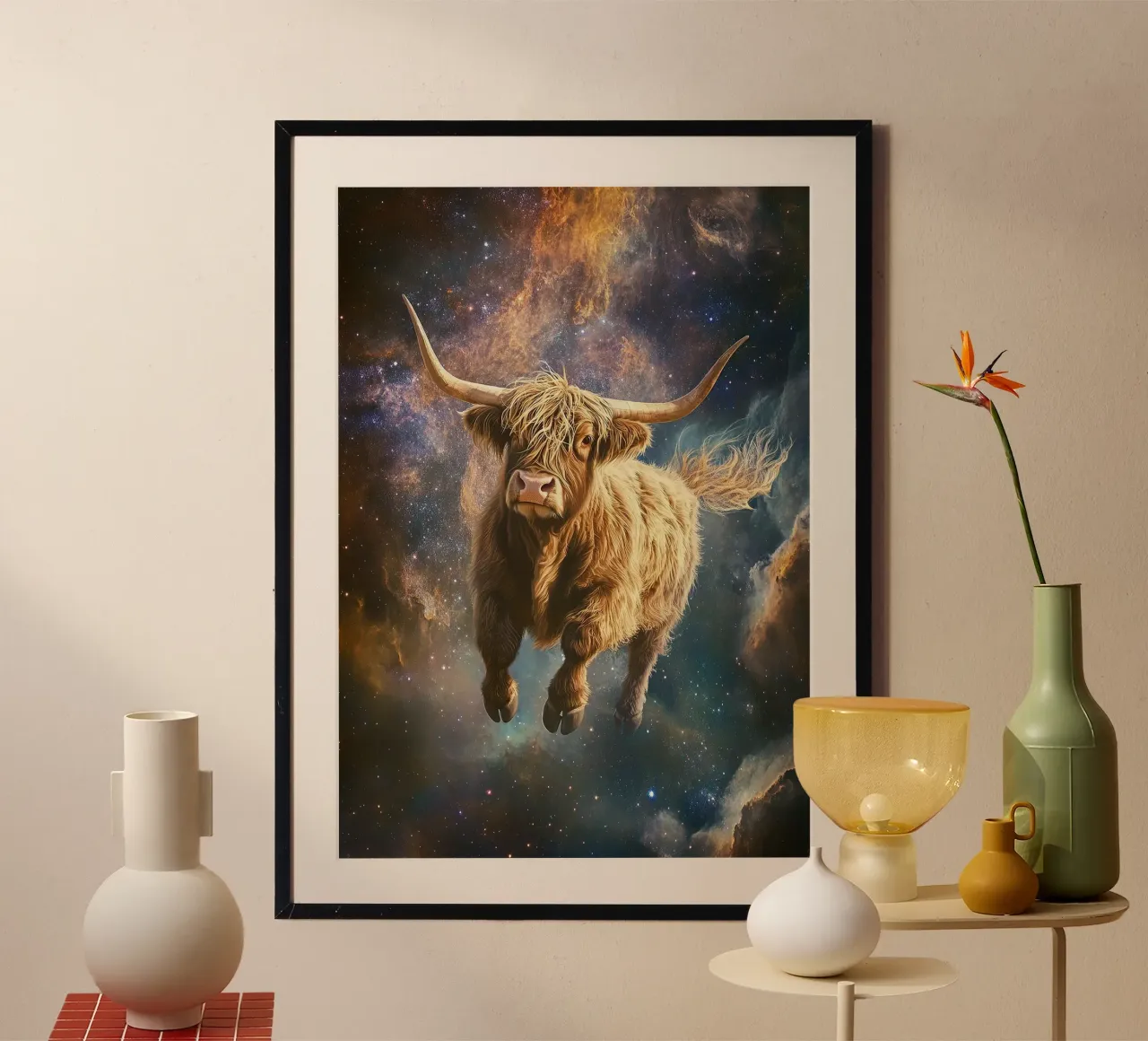 Mucca Highland Viaggi nello spazio poster con telaio in legno da Nikis Art Studio