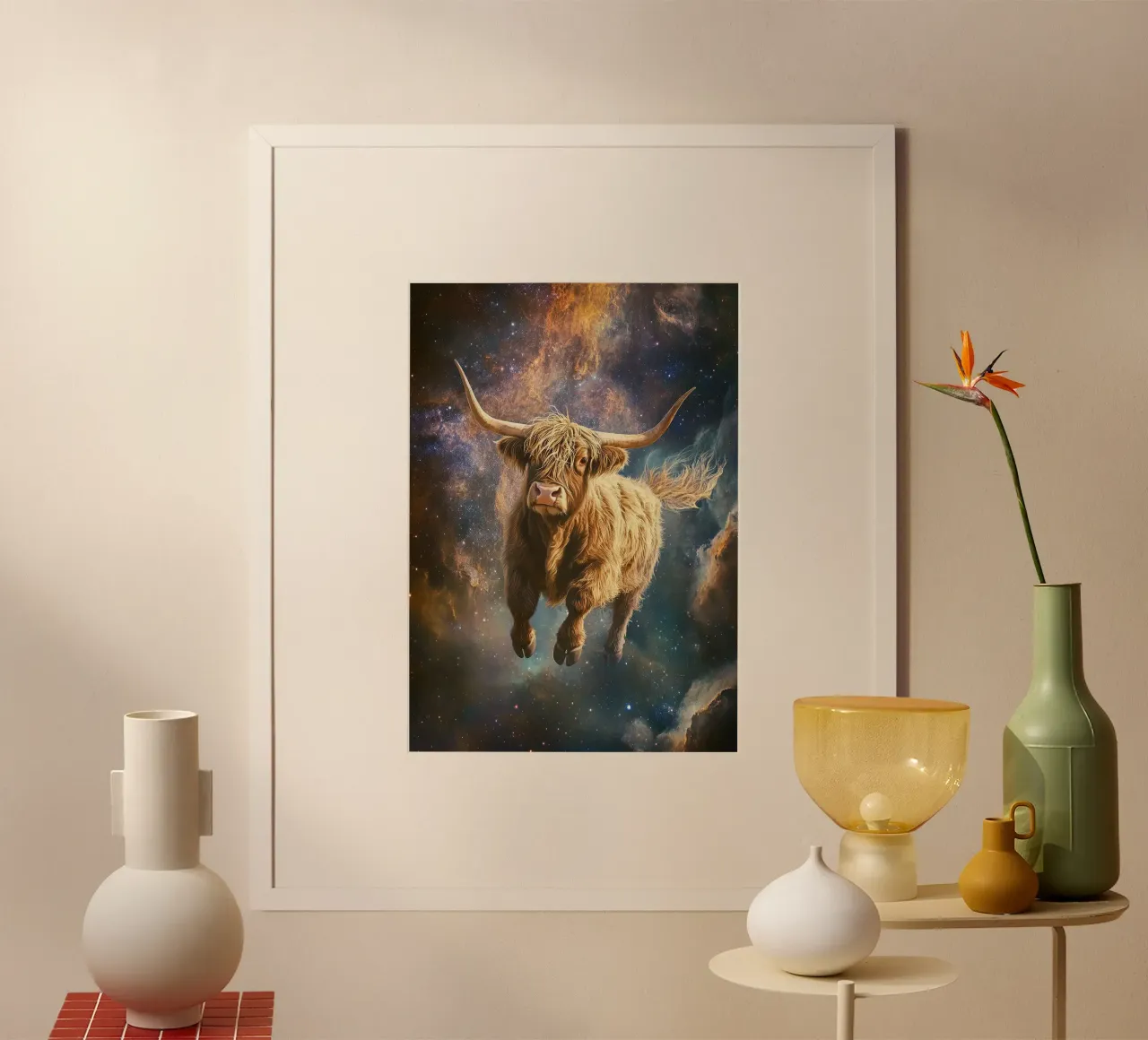 Mucca Highland Viaggi nello spazio poster con telaio in legno da Nikis Art Studio