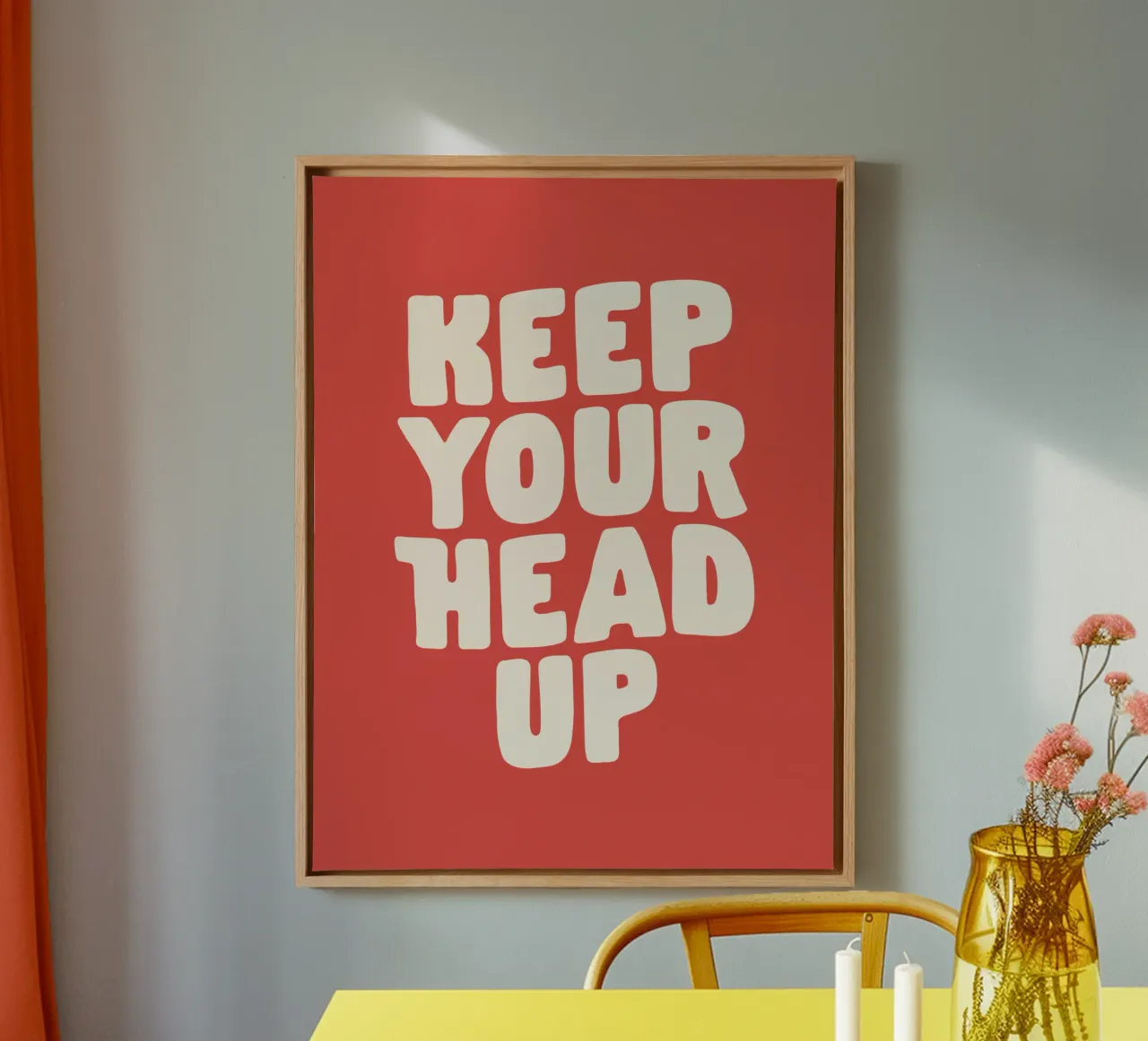 Design tipografico ottimistico "Keep Your Head Up" (Tieni la testa alta) tela con Cornice a cassetta da THE MOTIVATED TYPE