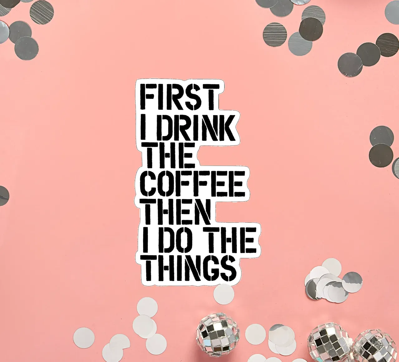 Erst trinke ich den Kaffee, dann tue ich die Dinge Sticker von THE MOTIVATED TYPE