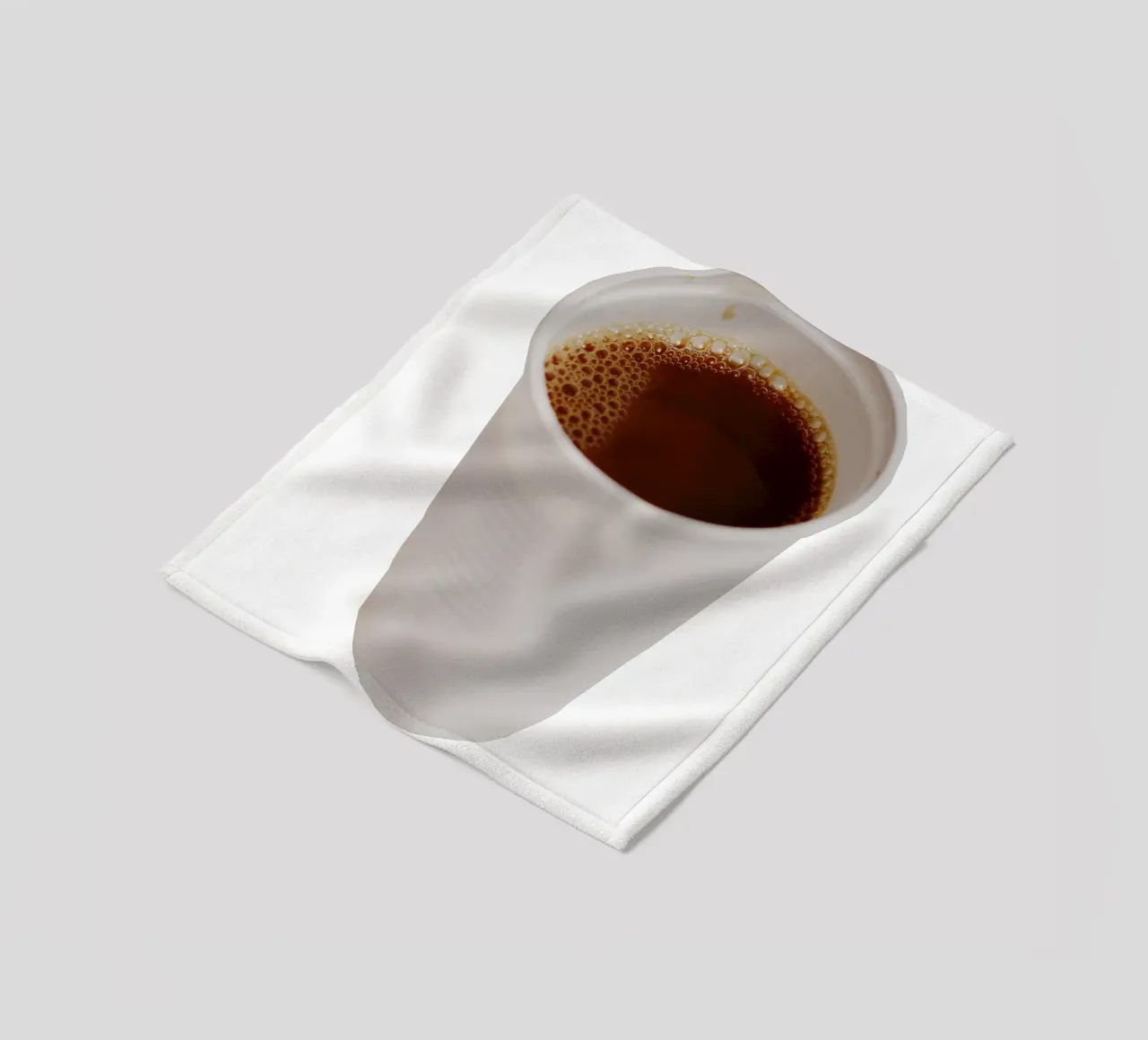 Caffè di plastica coperta in pile da Simon Koy