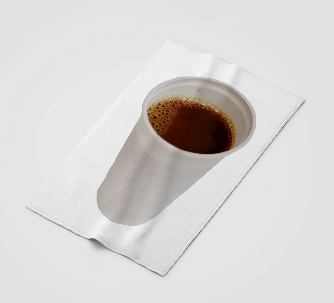 Caffè di plastica coperta in pile da Simon Koy