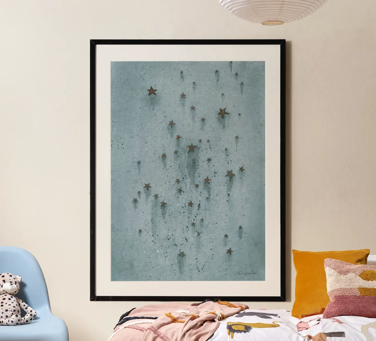 Stelle blu e oro ad acquerello poster con telaio in legno da This Wild Soul - Illustration
