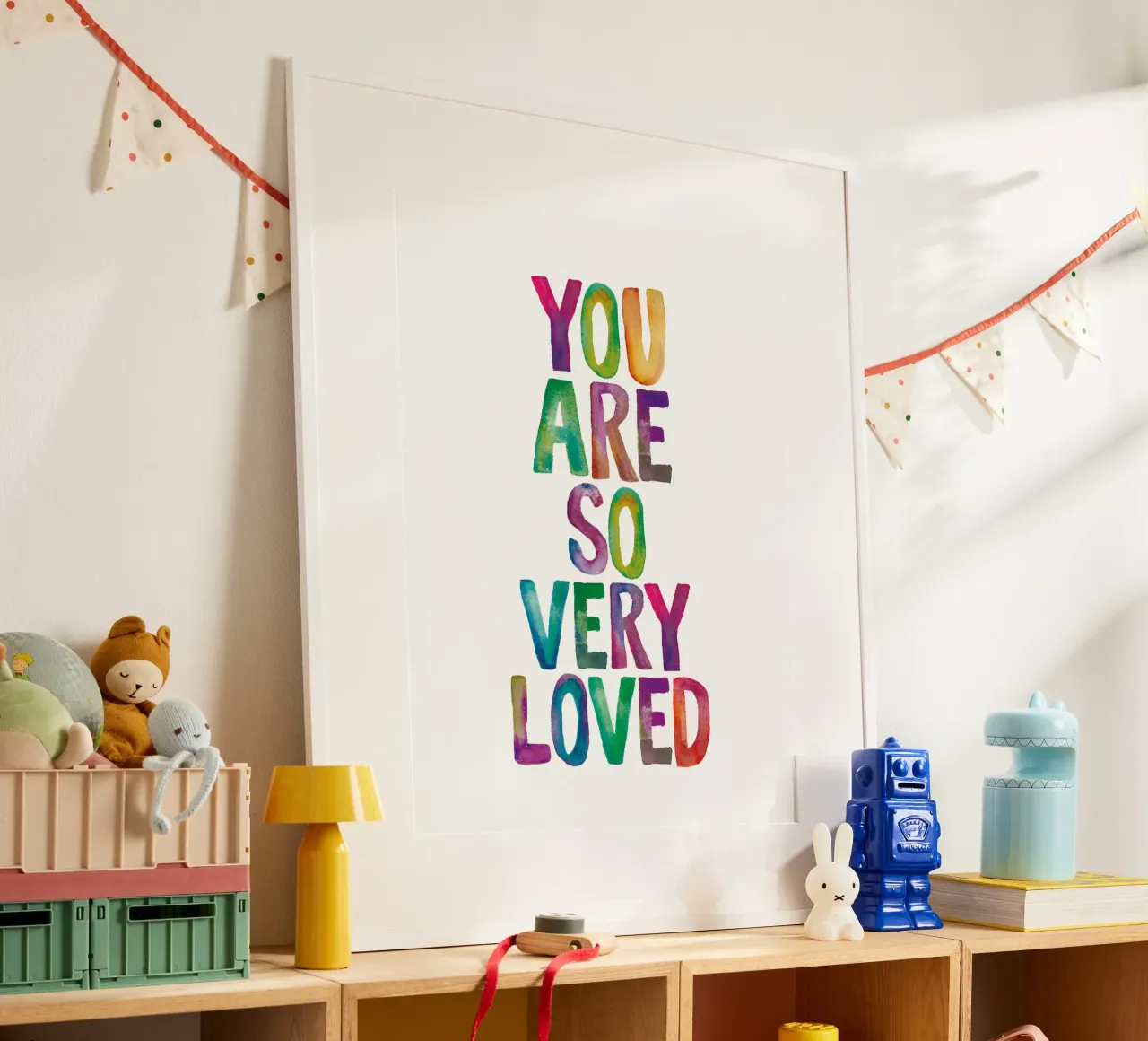 Sei così tanto amato Design tipografico arcobaleno poster con telaio in plastica da THE MOTIVATED TYPE