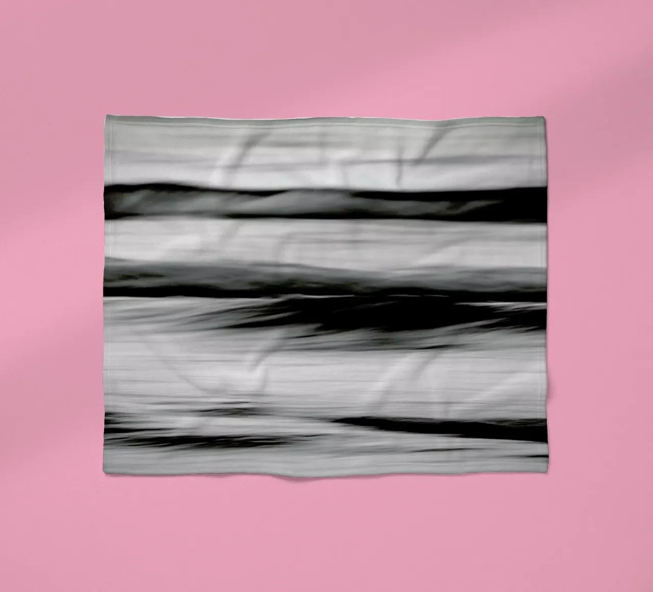 Waves Black & White coperta in pile da Tal Paz-Fridman