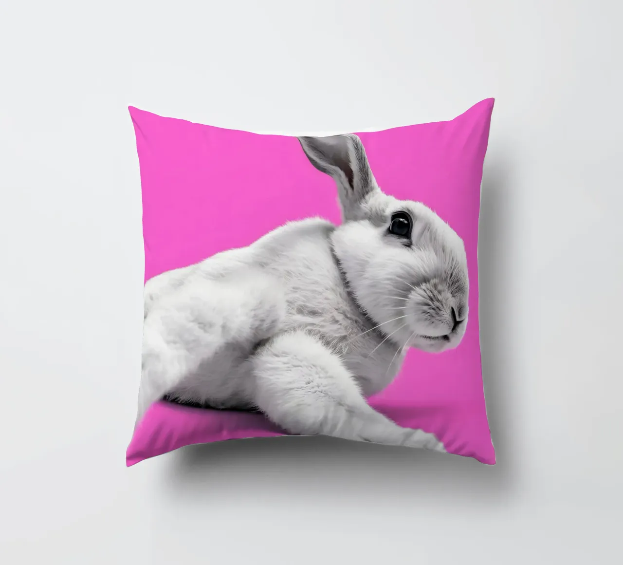 Coniglietto moderno pop art in scena rosa cuscino da Studio Mooodz