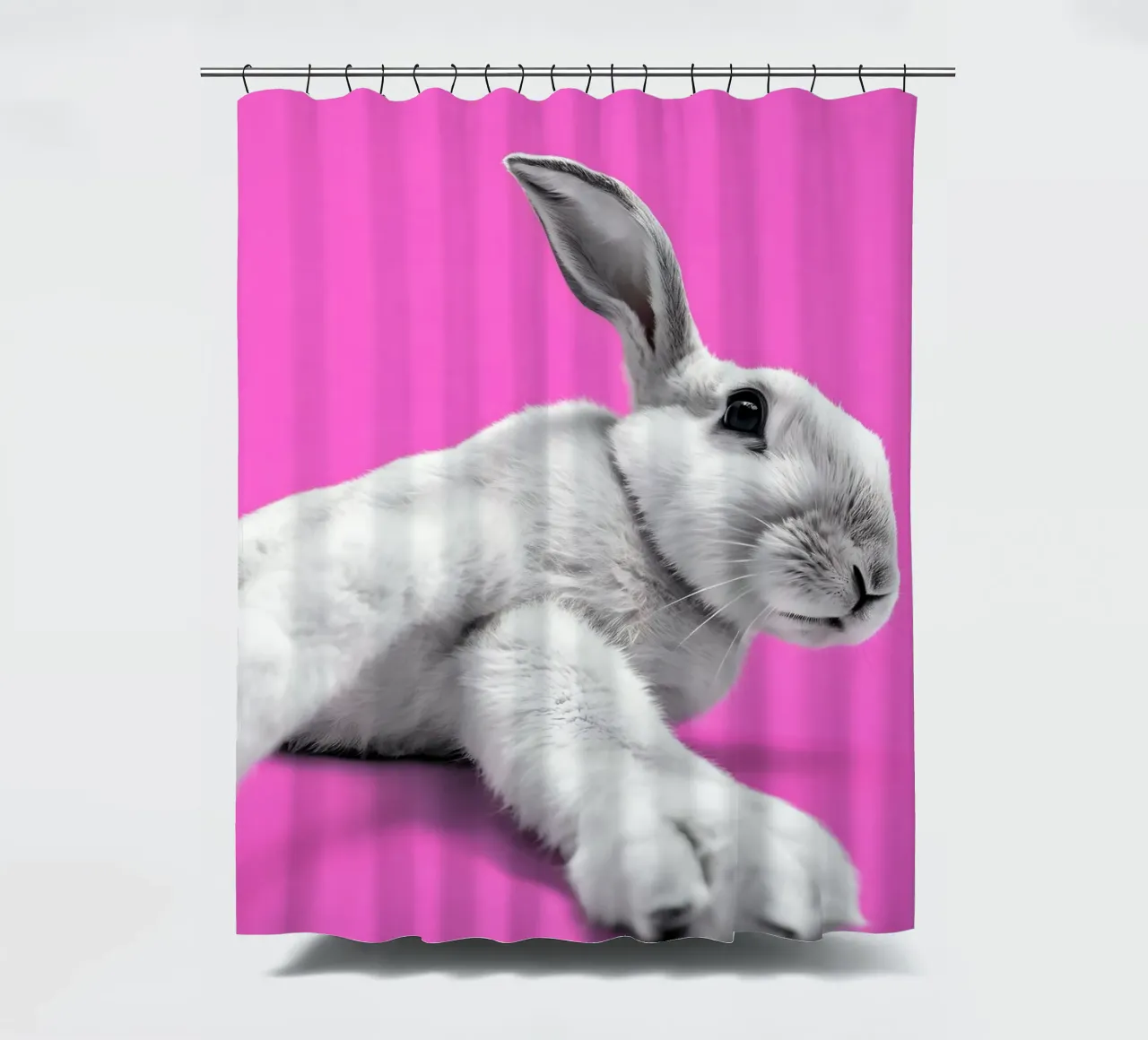 Coniglietto moderno pop art in scena rosa tenda da doccia da Studio Mooodz