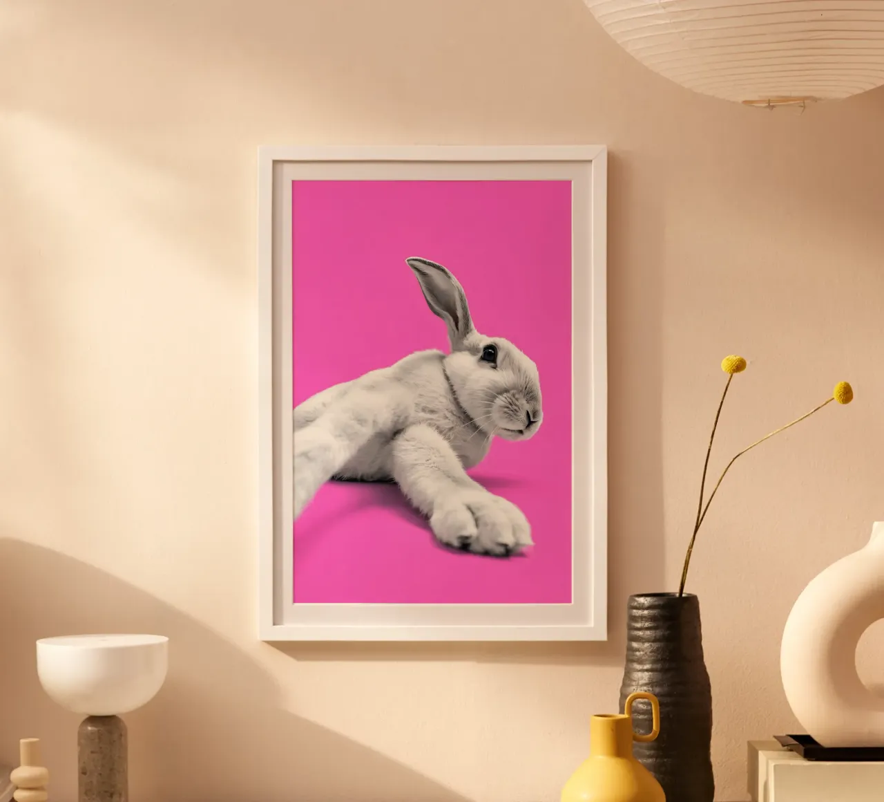 Coniglietto moderno pop art in scena rosa poster da Studio Mooodz