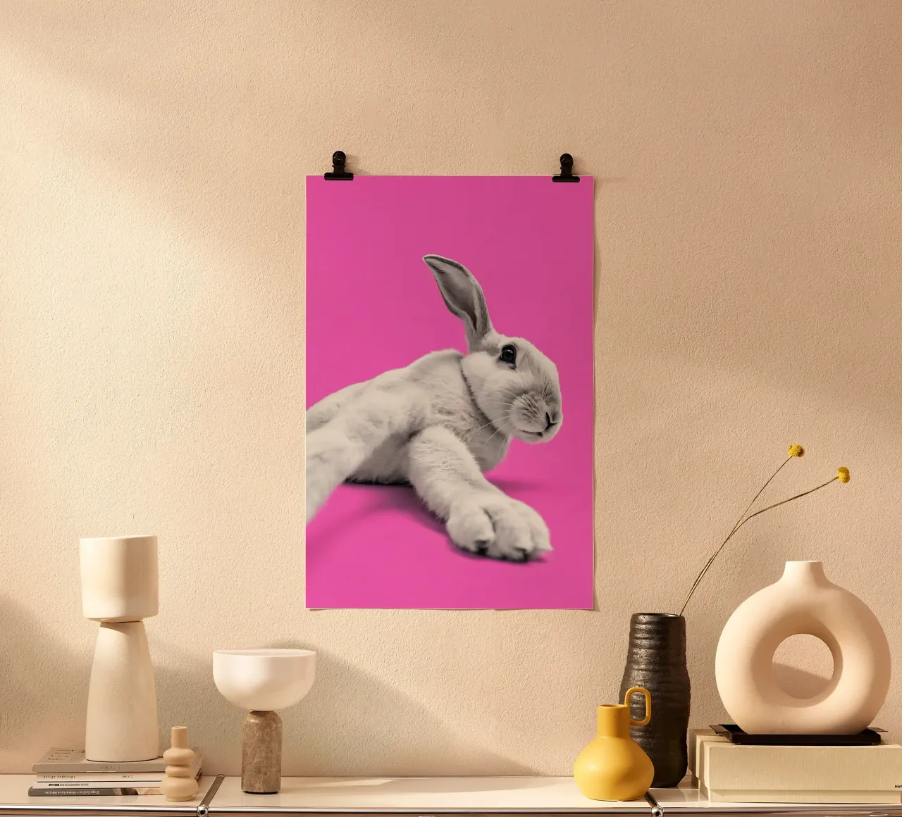 Coniglietto moderno pop art in scena rosa poster da Studio Mooodz