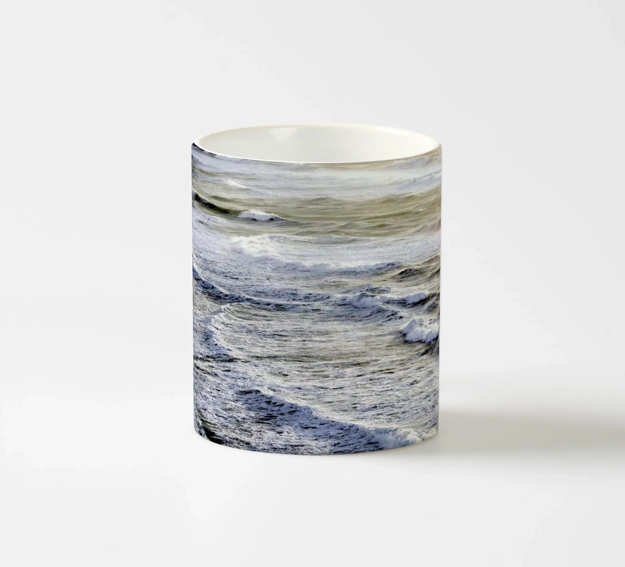 Infinite Sea tazza in ceramica da Tal Paz-Fridman