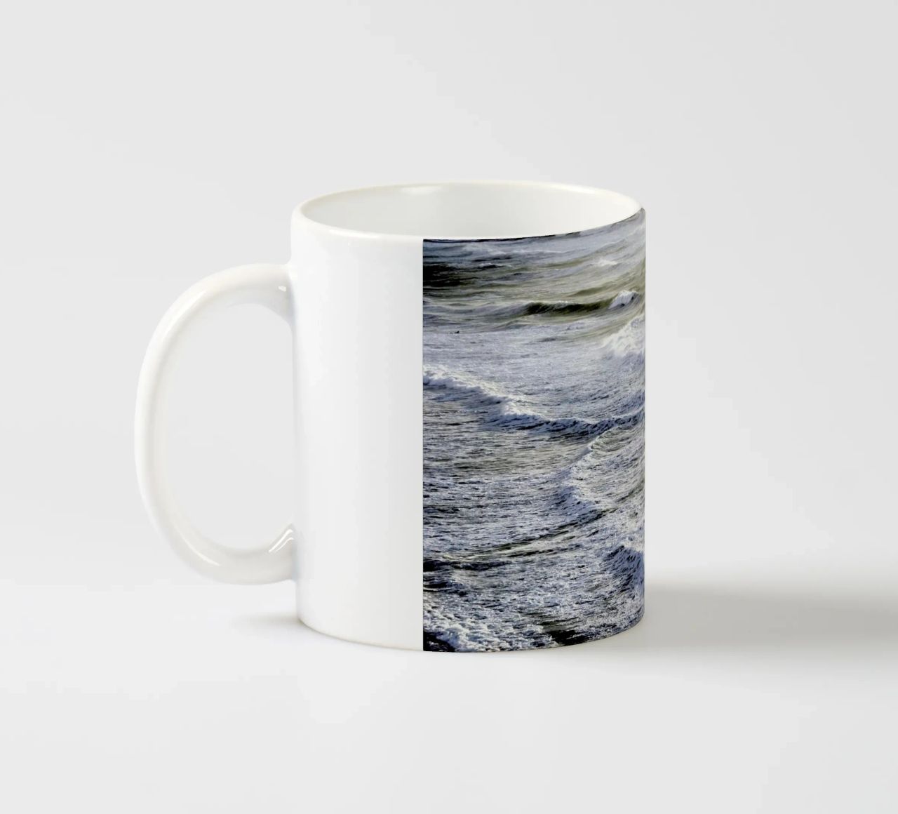 Infinite Sea tazza in ceramica da Tal Paz-Fridman