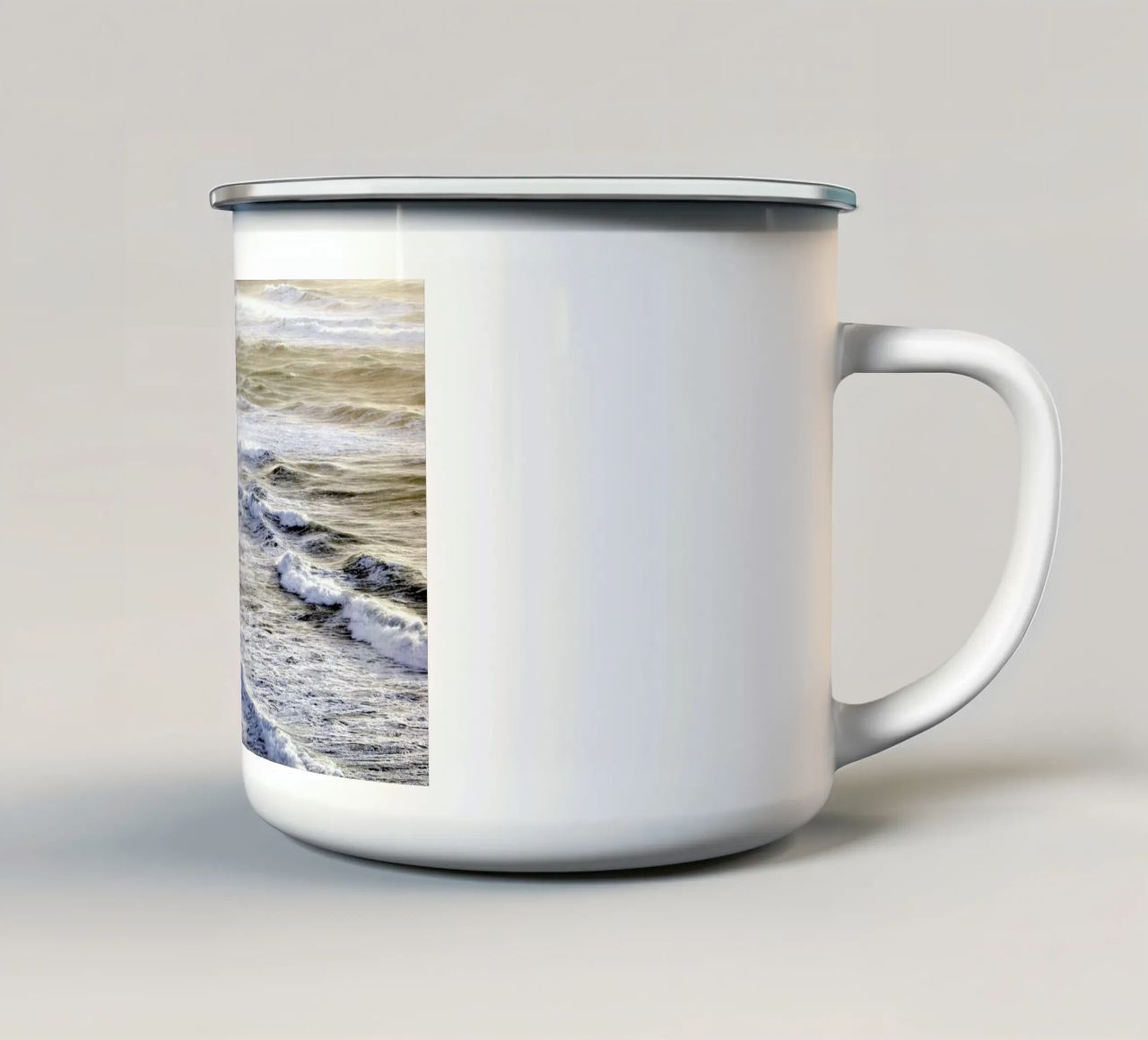 Infinite Sea tazza in smalto da Tal Paz-Fridman