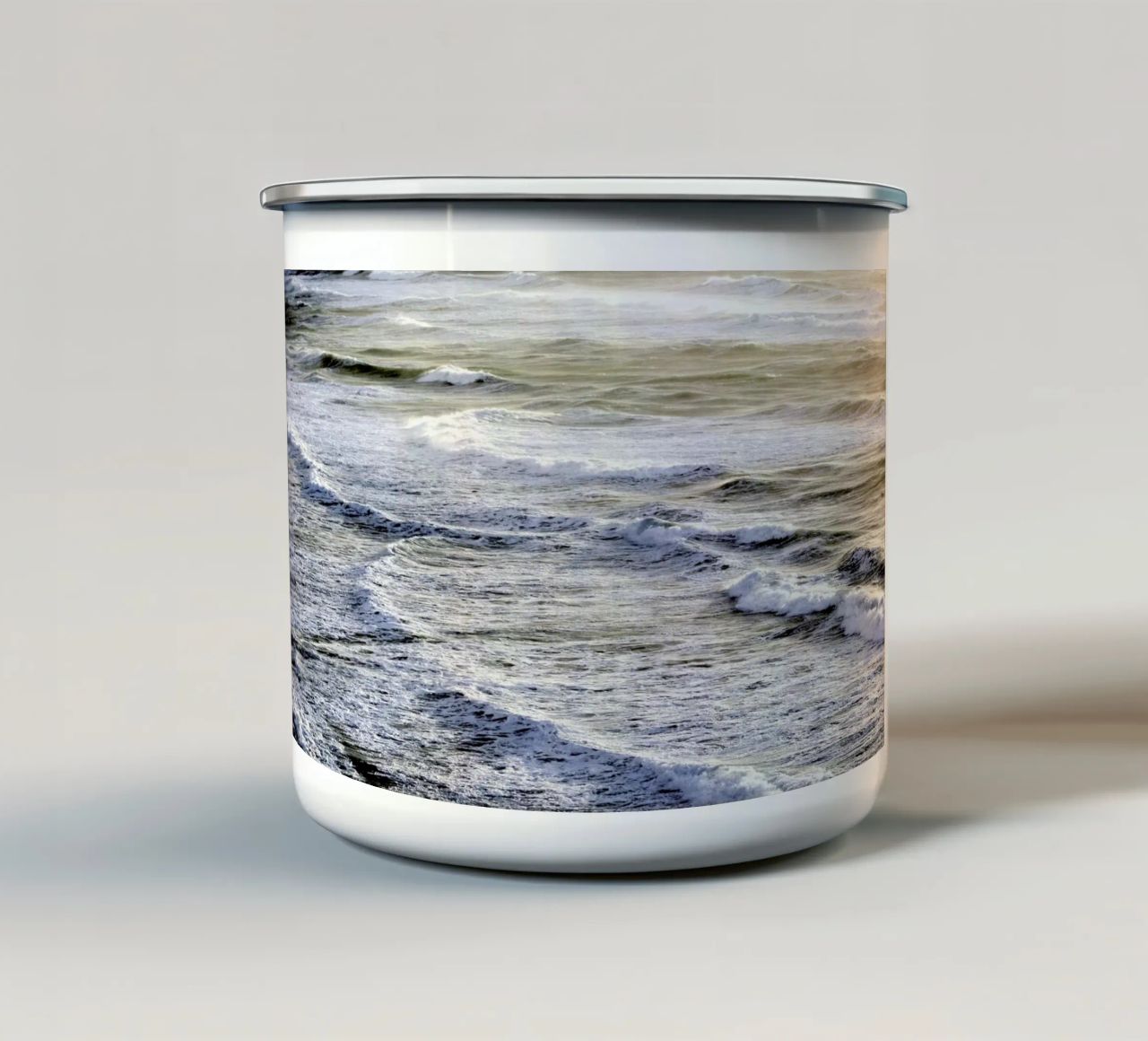 Infinite Sea tazza in smalto da Tal Paz-Fridman
