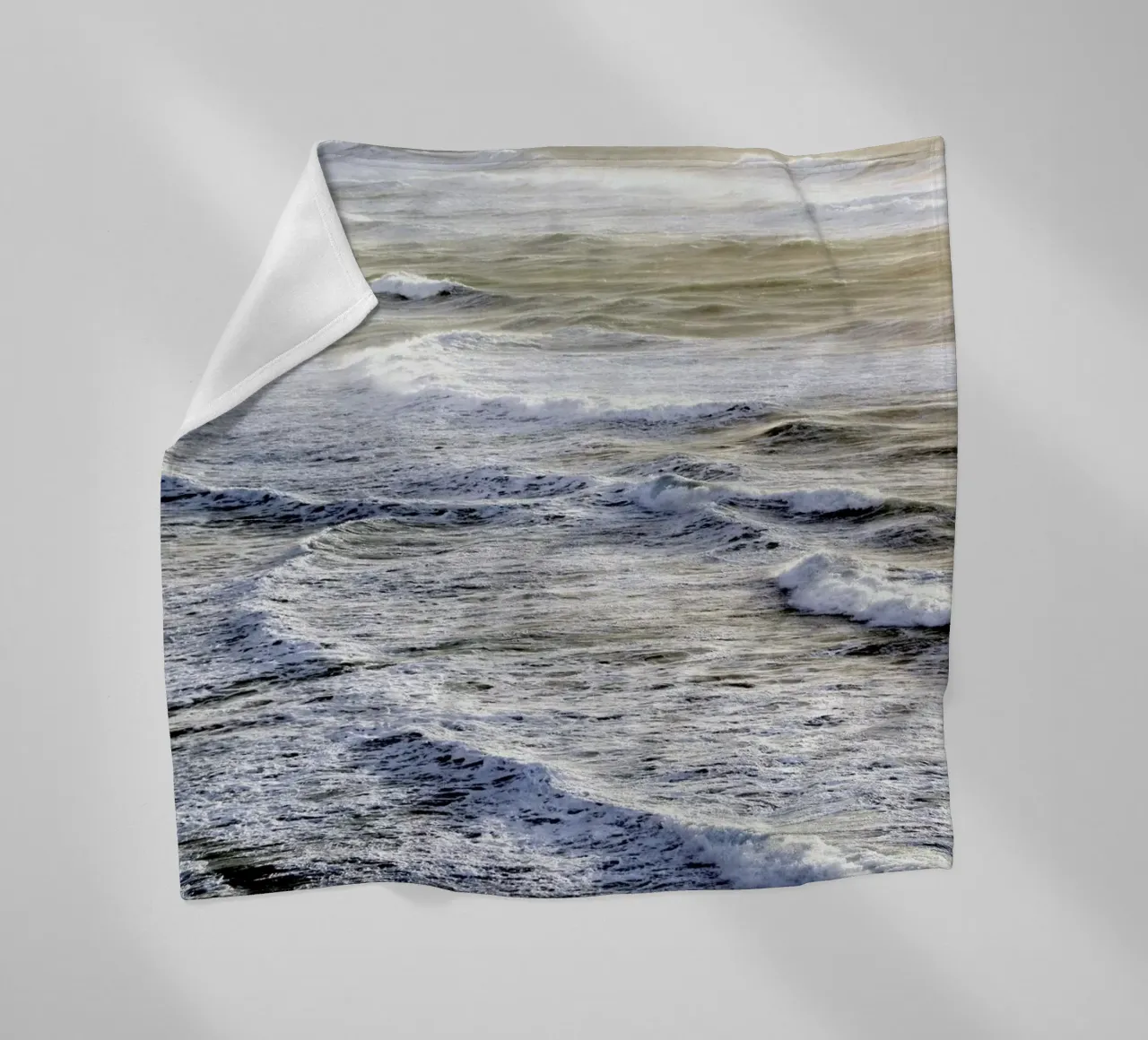 Infinite Sea coperta in pile da Tal Paz-Fridman