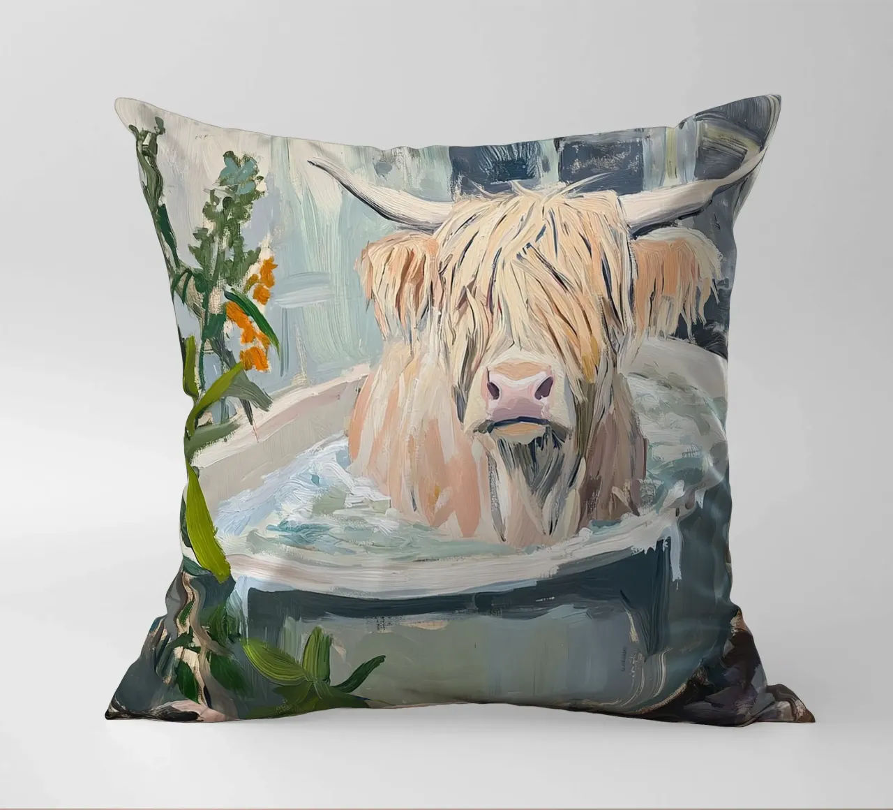 Mucca Highland nella vasca da bagno cuscino da Nikis Art Studio