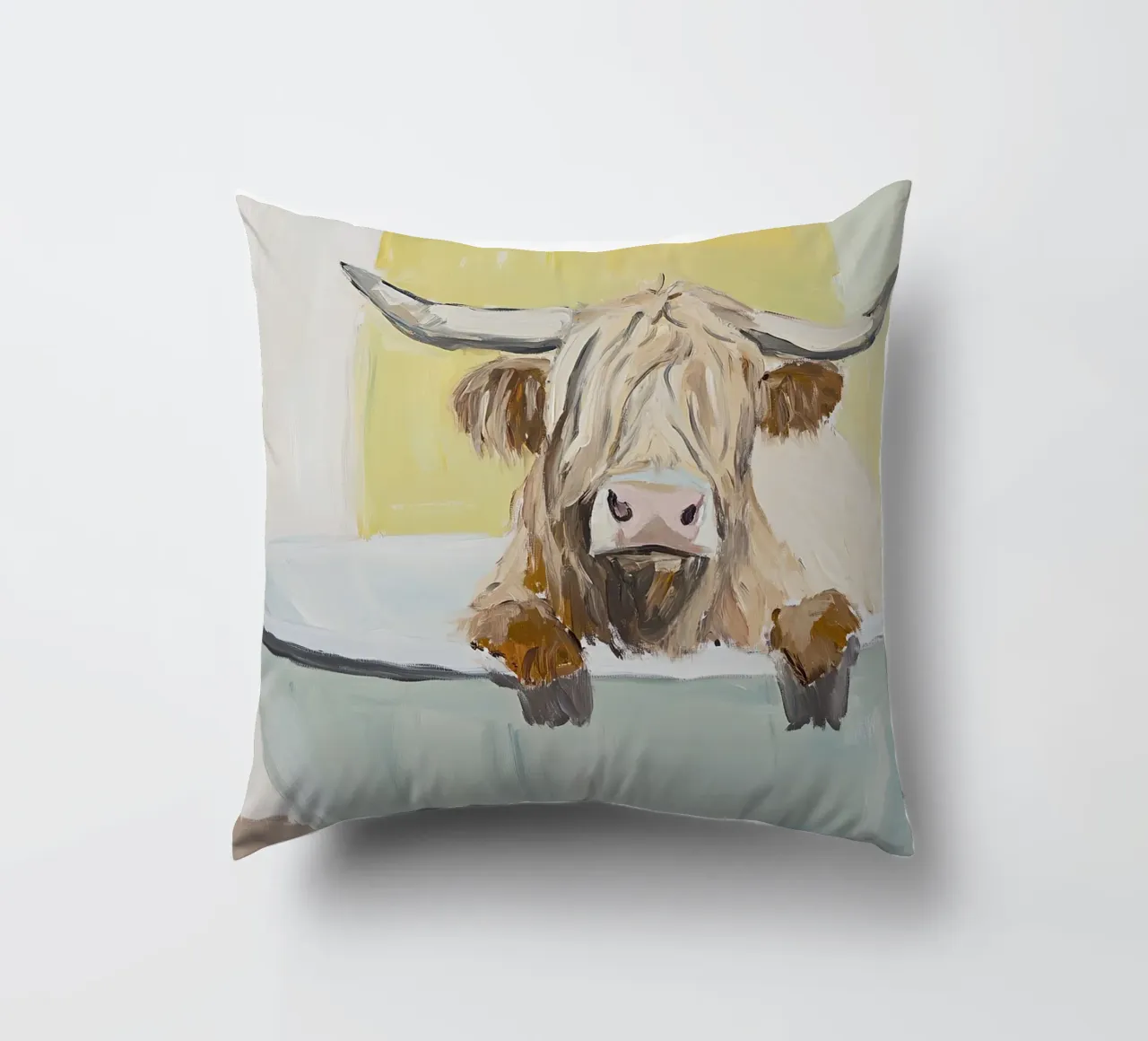 Mucca Highland nella vasca da bagno cuscino da Nikis Art Studio