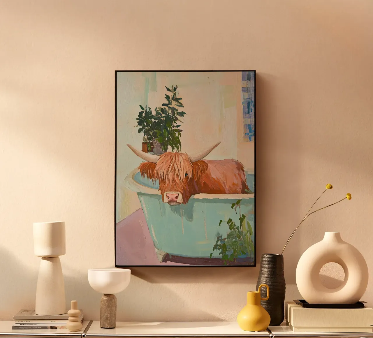 Mucca Highland nella vasca da bagno alluminio dibond da Nikis Art Studio