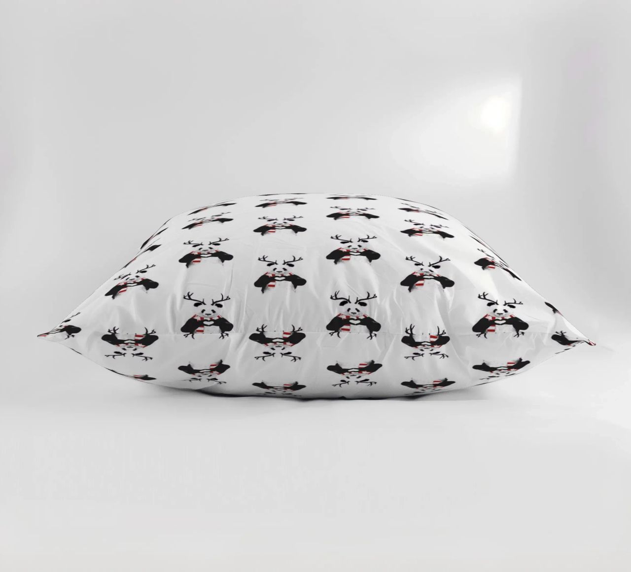 Xmas Panda Pattern cuscino da Balazs Solti