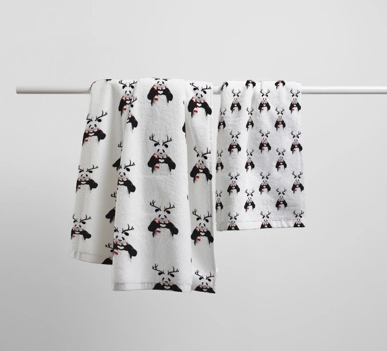 Xmas Panda Pattern asciugamano da bagno da Balazs Solti