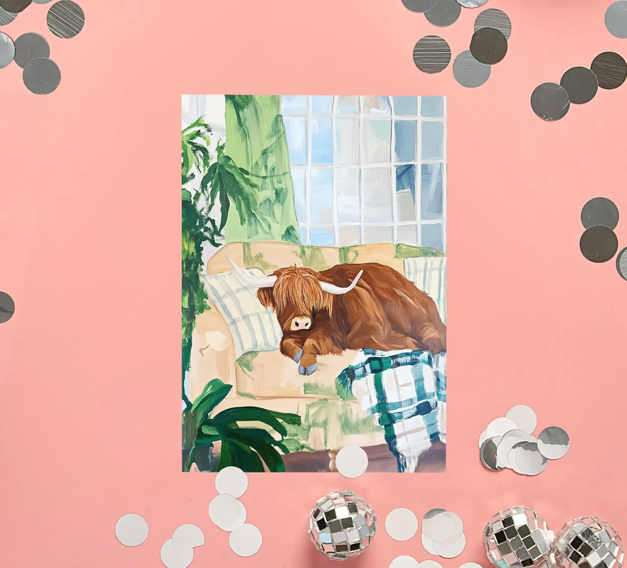Mucca Highland sul divano adesivo da Nikis Art Studio