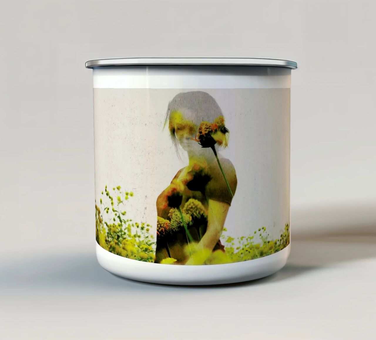 Yellow Meadow tazza in smalto da Davies Babies